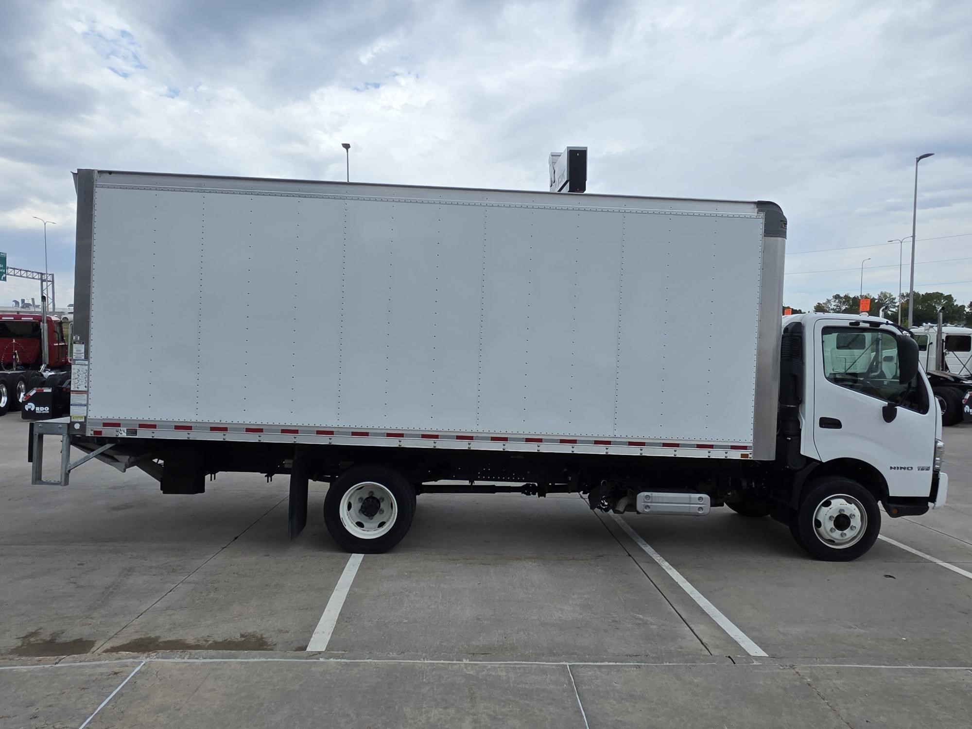 2019 HINO 195 - image 6 of 6