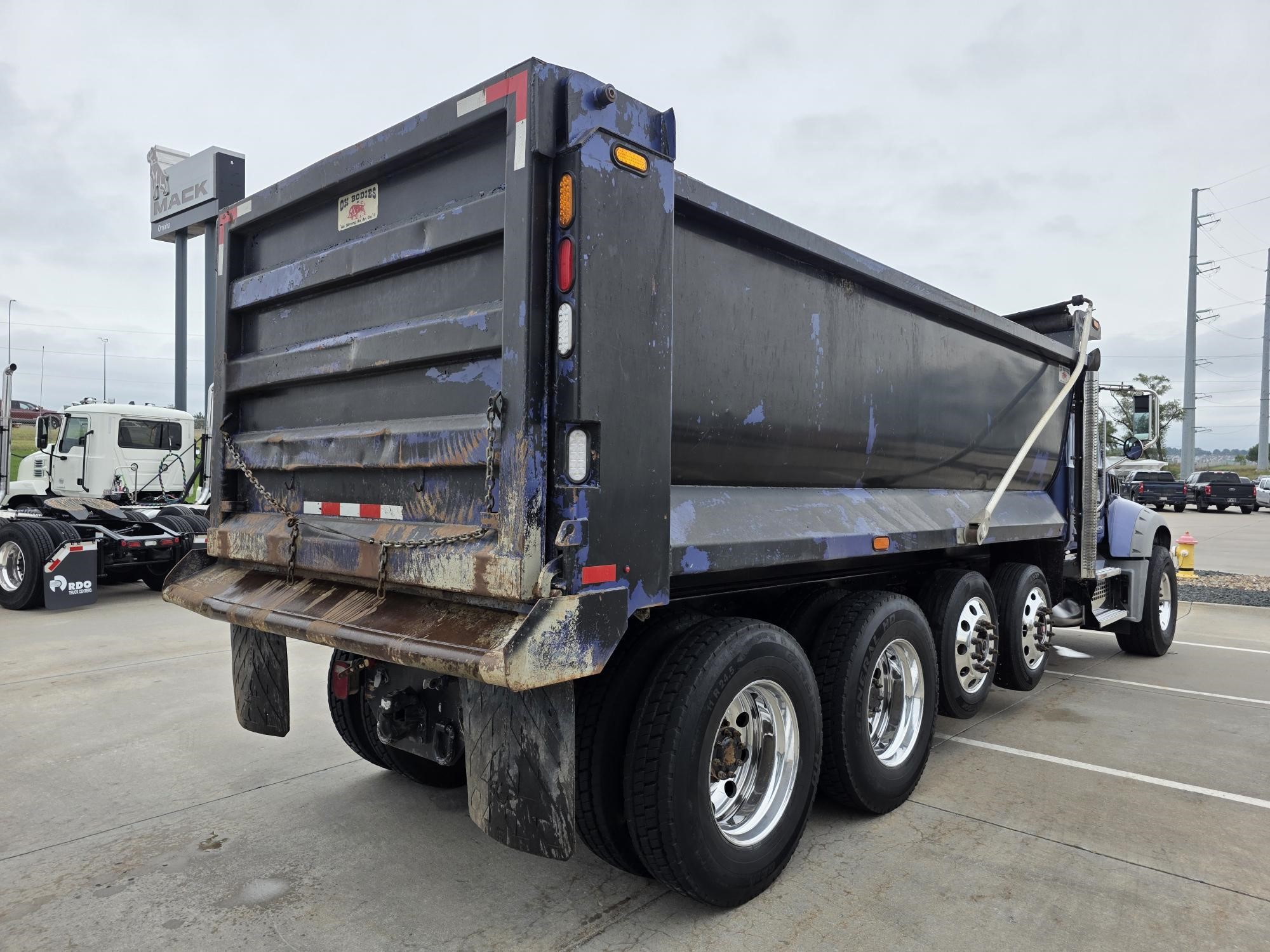2018 MACK GRANITE GU713 - image 5 of 6