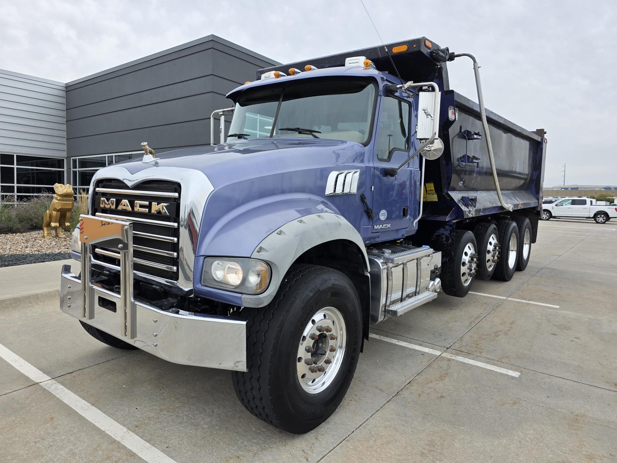 2018 MACK GRANITE GU713 - image 1 of 6