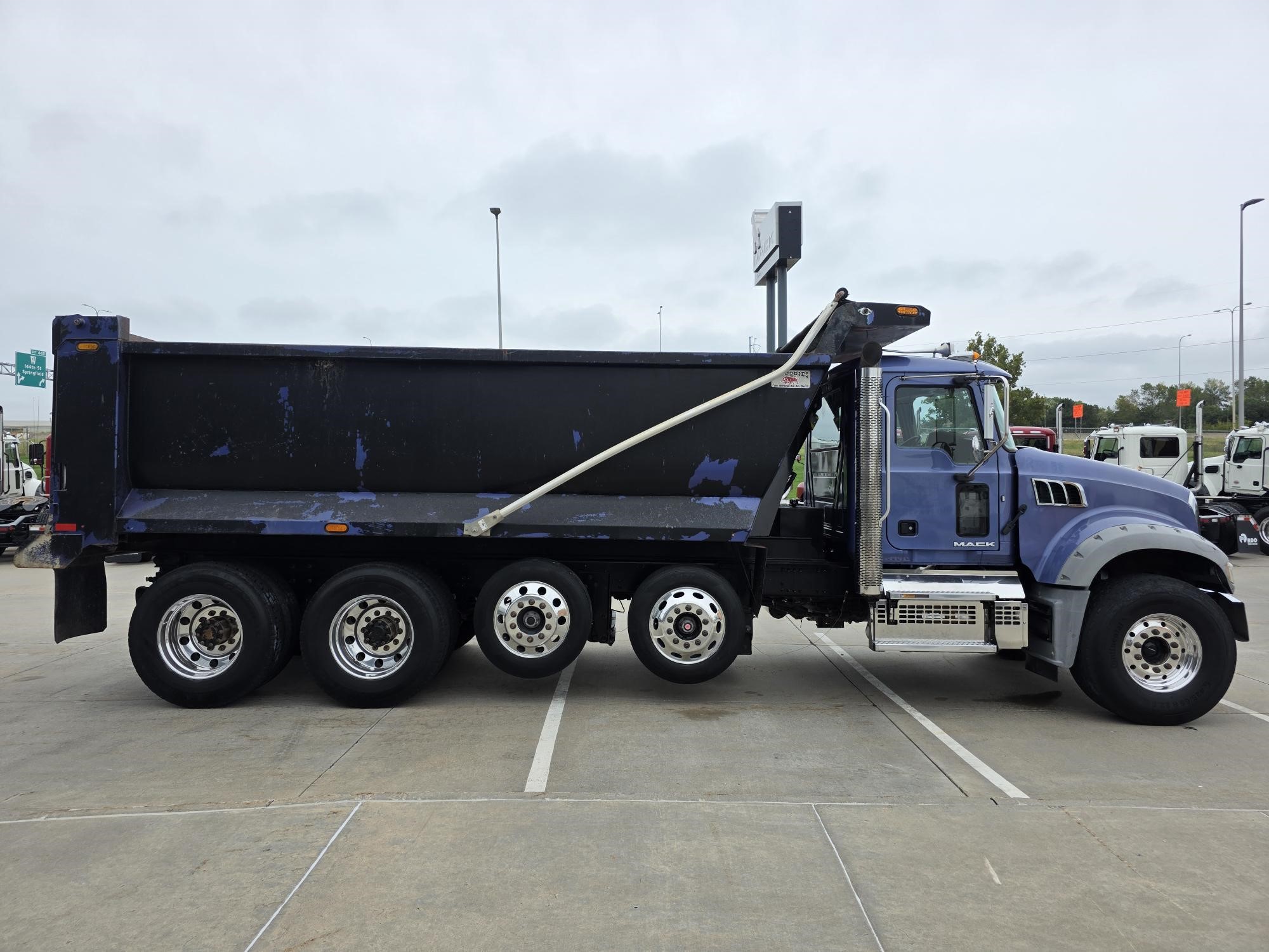 2018 MACK GRANITE GU713 - image 6 of 6