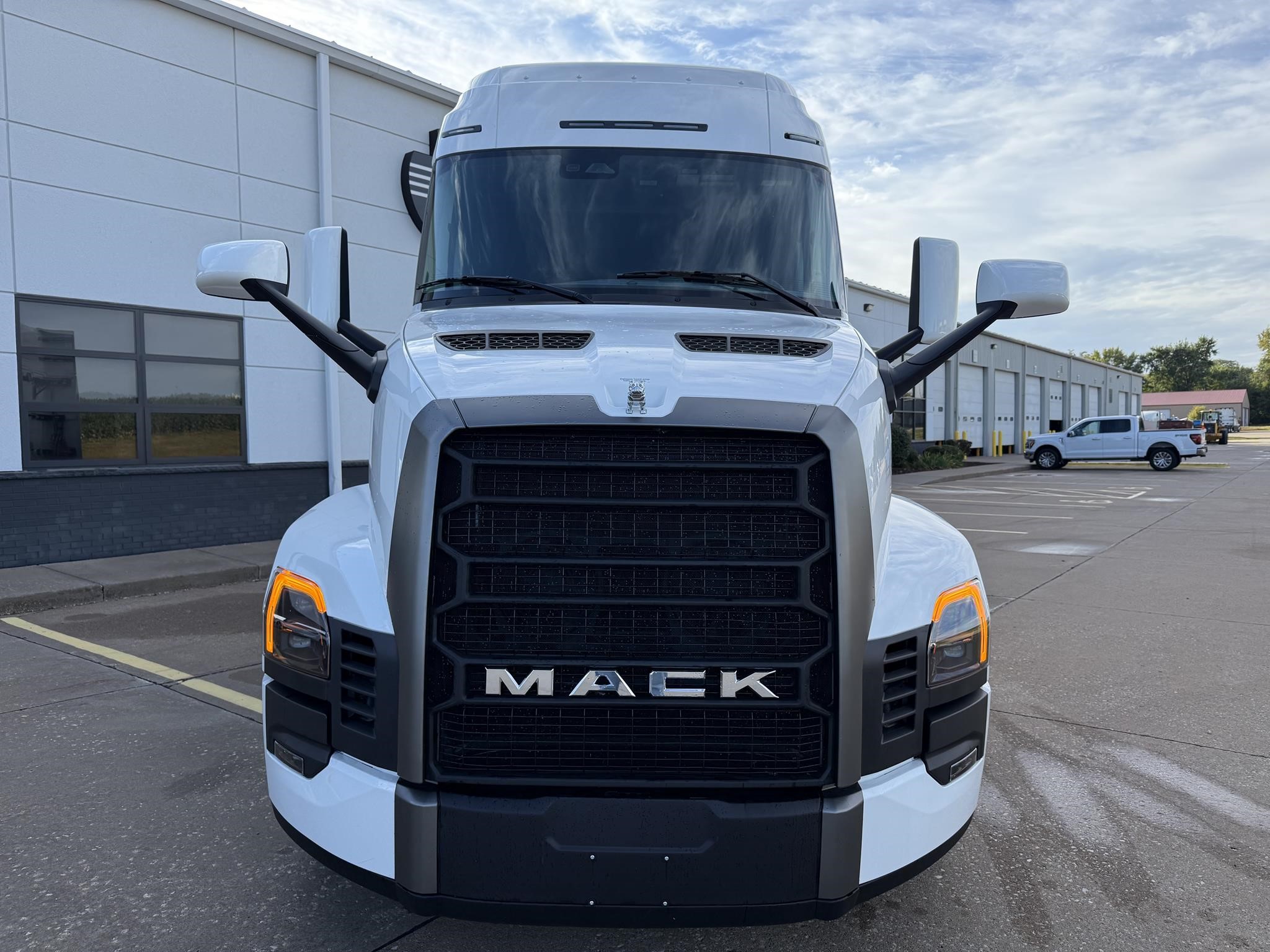 2026 MACK PIONEER 64T - image 2 of 6