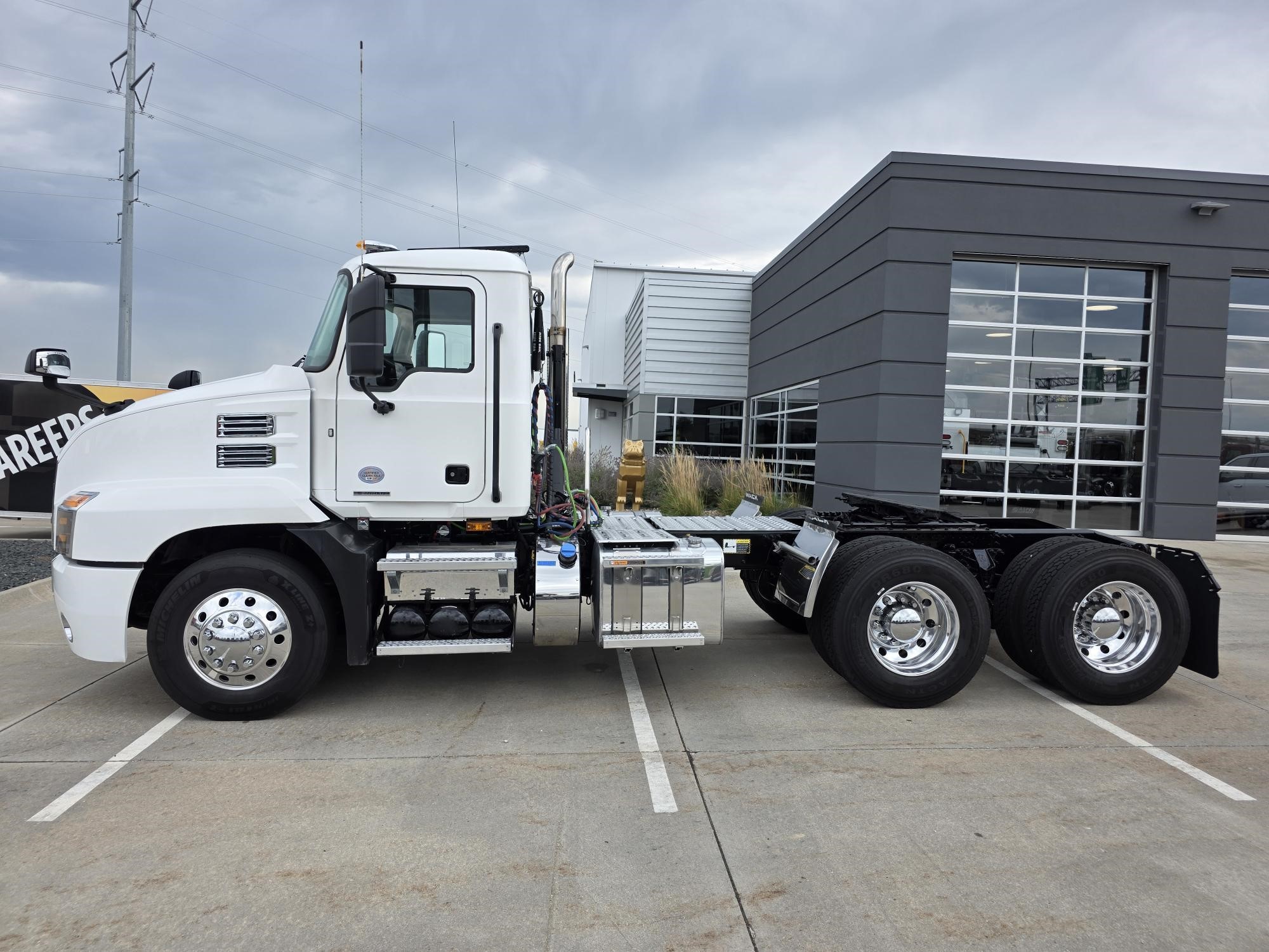 2023 MACK ANTHEM 64T - image 2 of 6