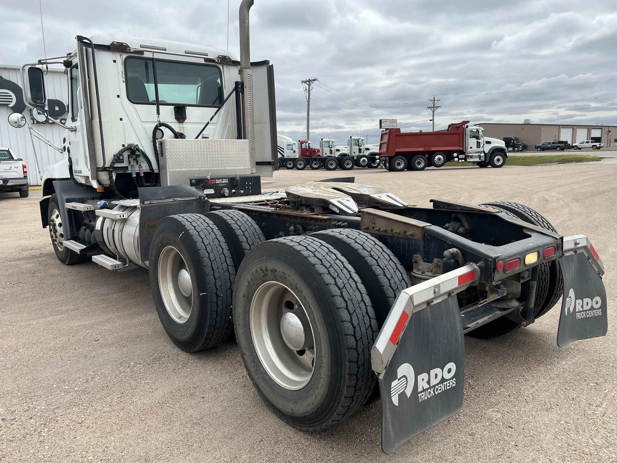 2013 MACK PINNACLE CXU613 - image 3 of 6