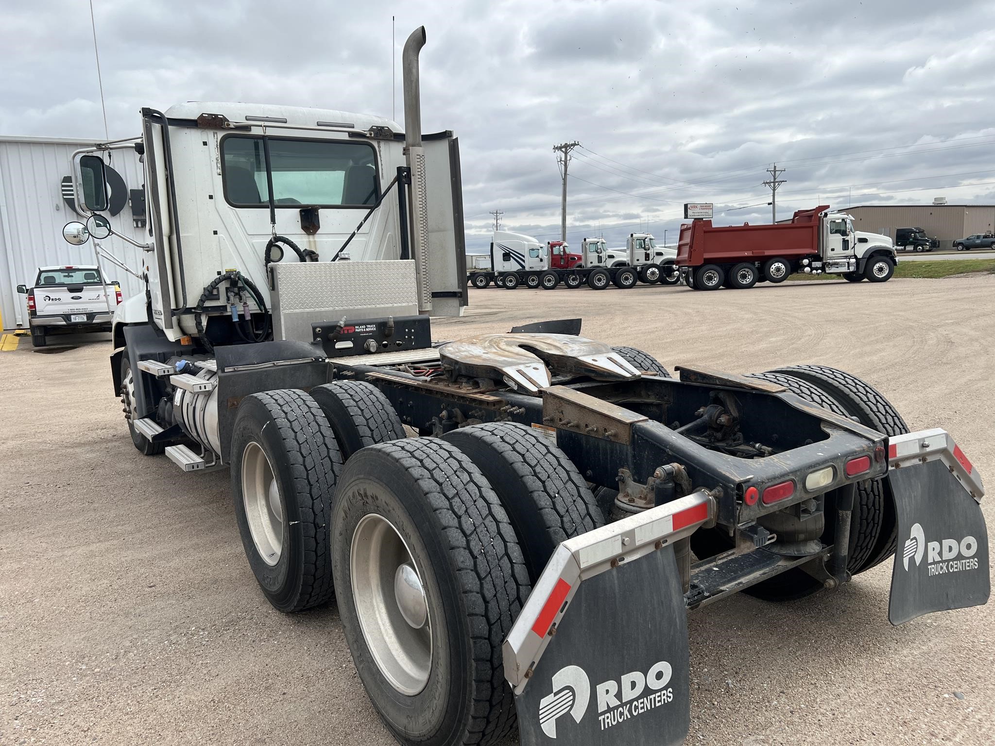 2013 MACK PINNACLE CXU613 - image 4 of 6