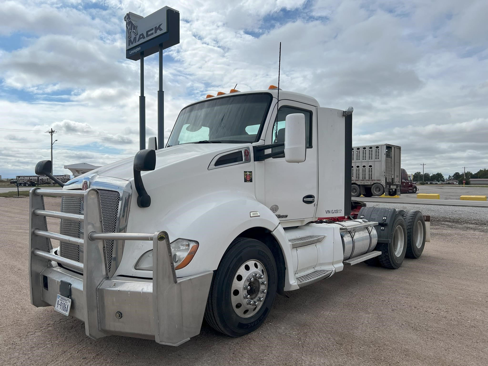 2016 KENWORTH T680 - image 1 of 6