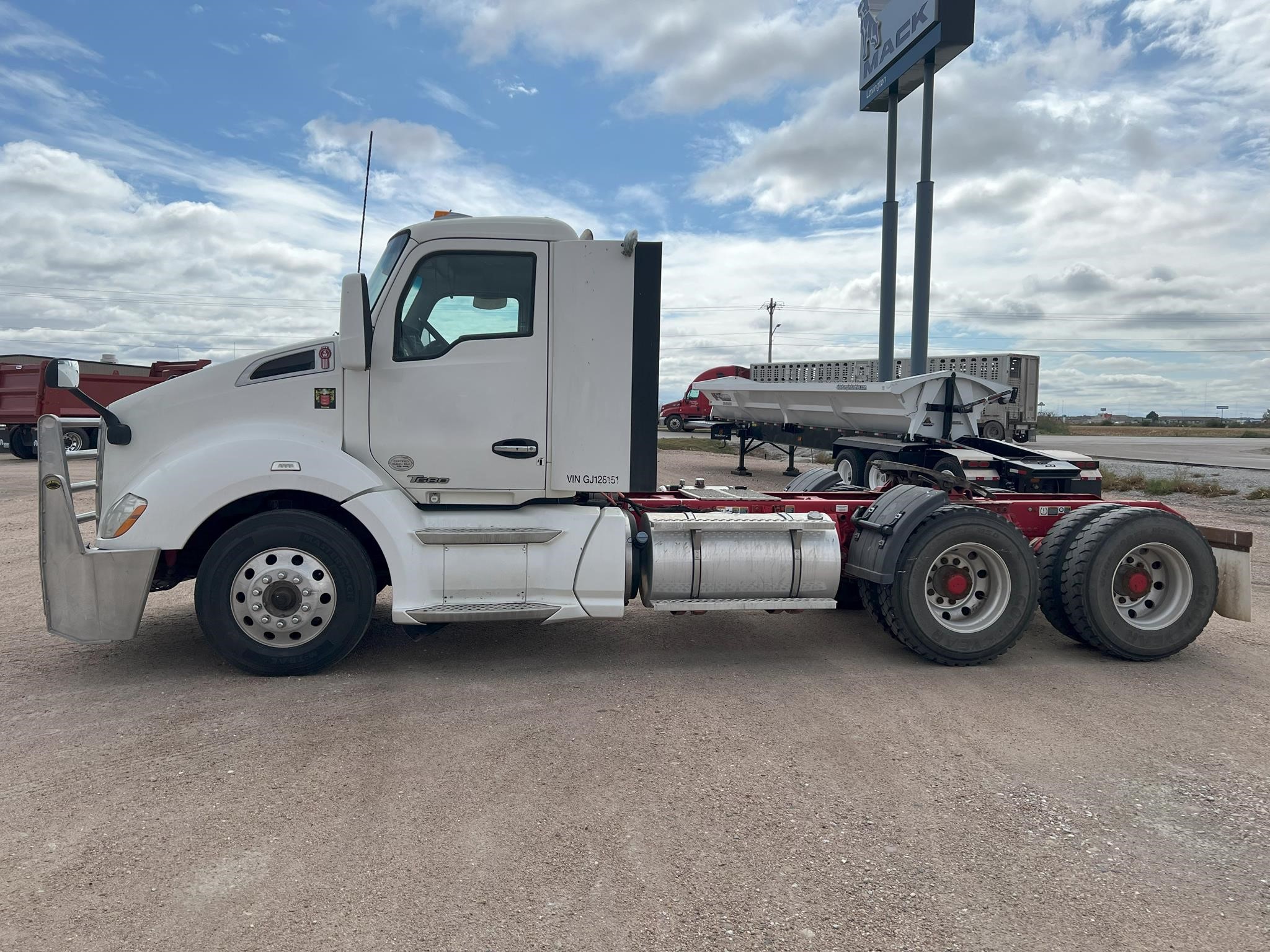 2016 KENWORTH T680 - image 2 of 6