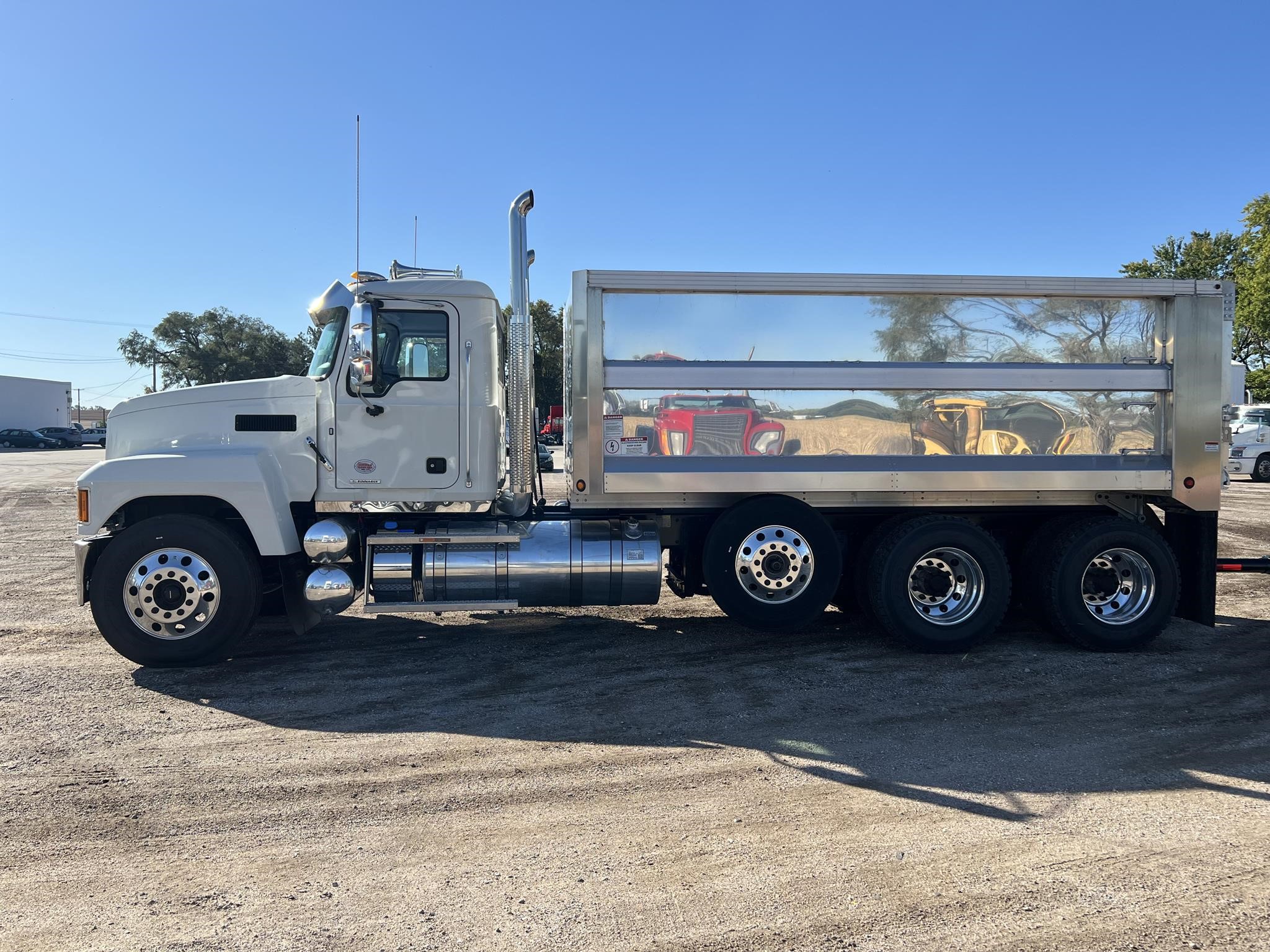 2026 MACK PINNACLE 64R - image 2 of 6