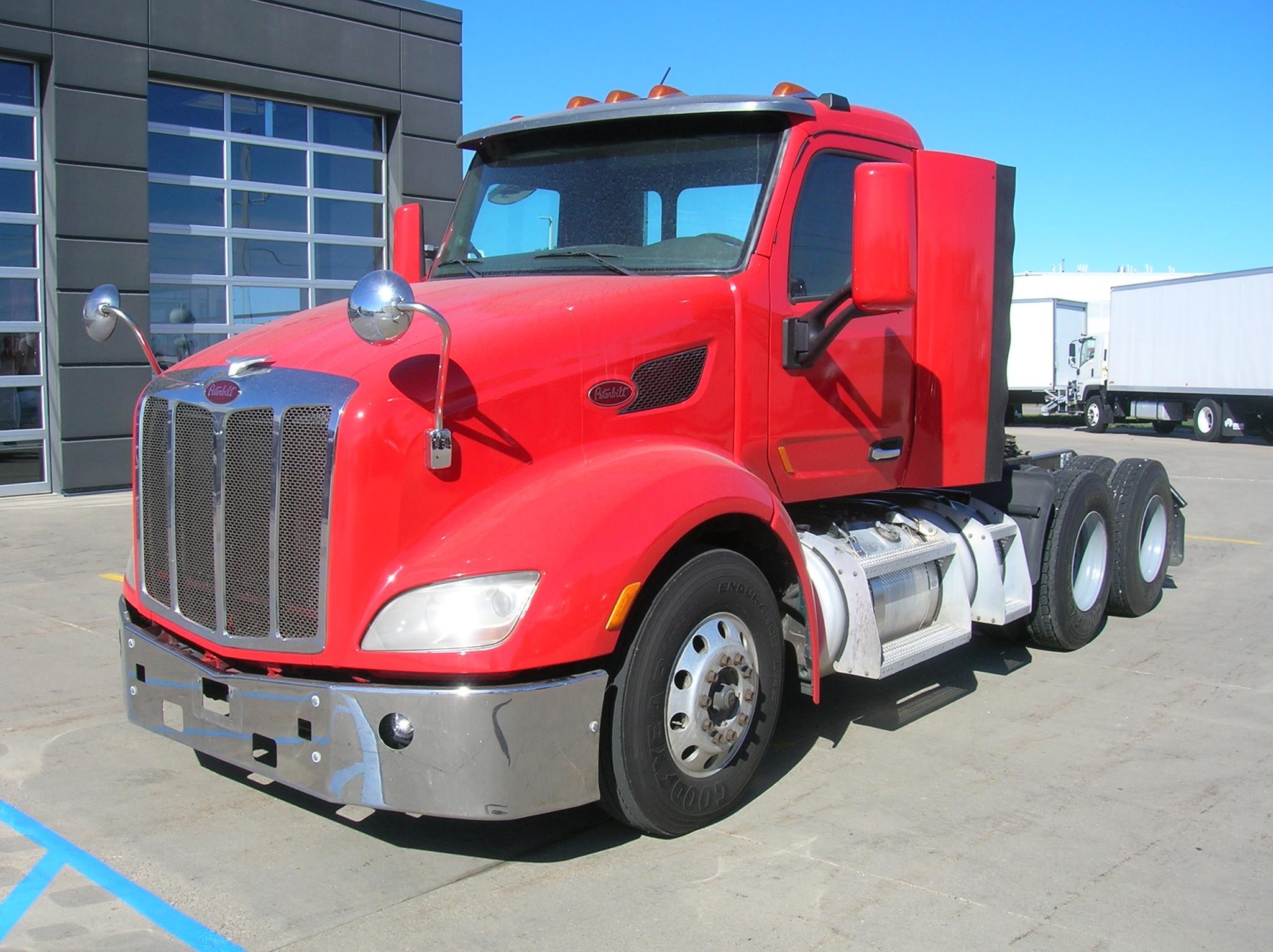 2014 PETERBILT 579 - image 1 of 6