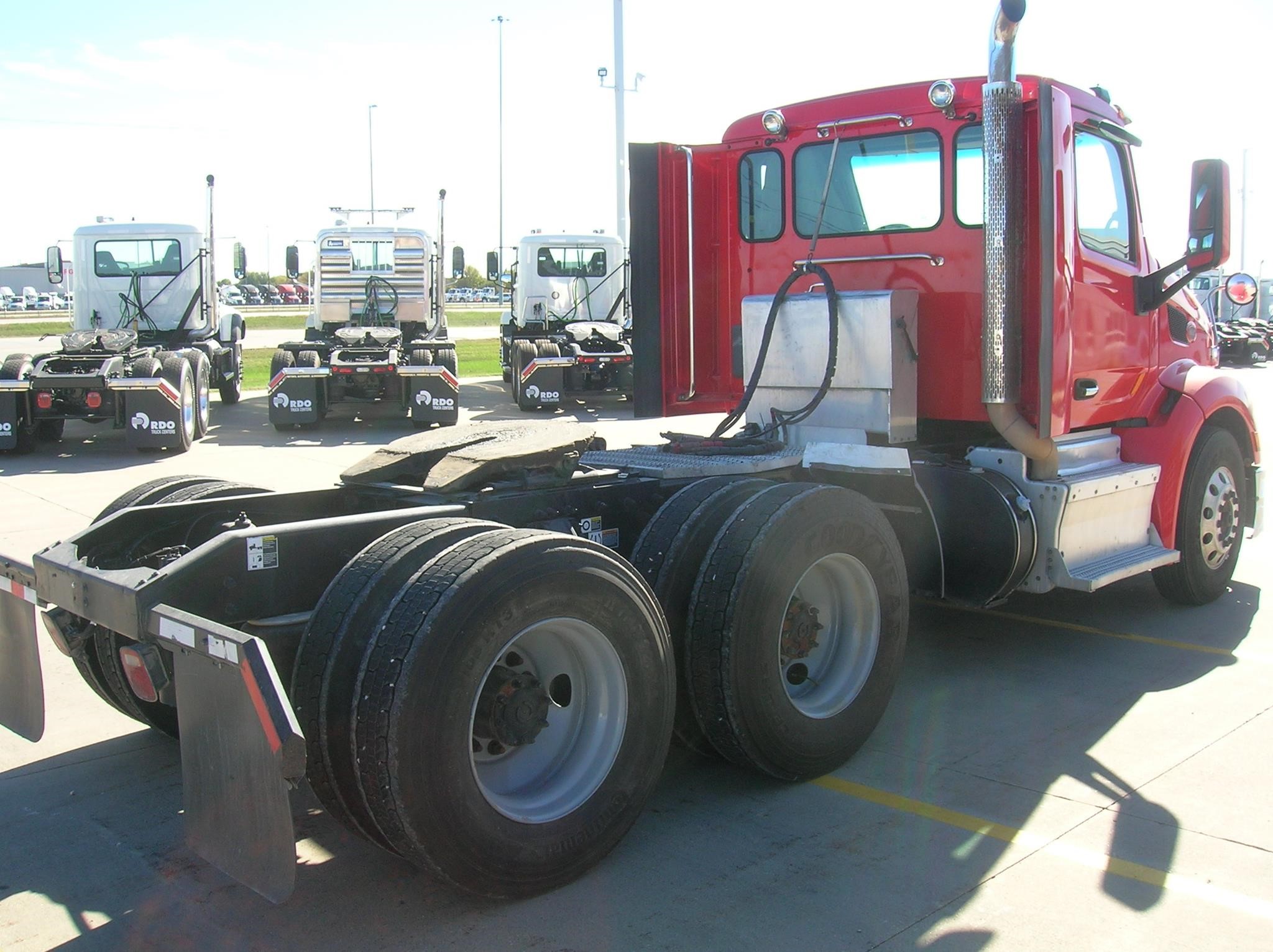 2014 PETERBILT 579 - image 5 of 6
