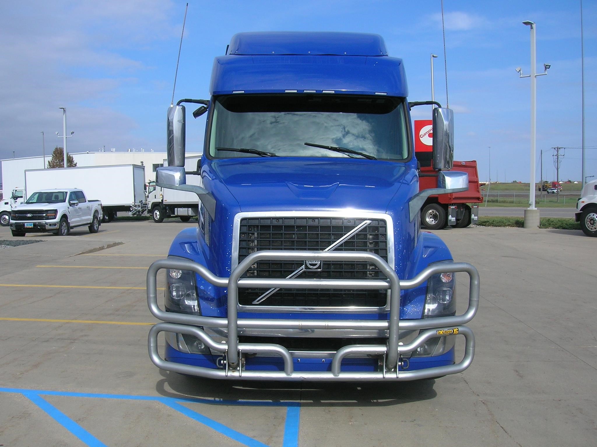 2018 VOLVO VNL64T730 - image 2 of 6