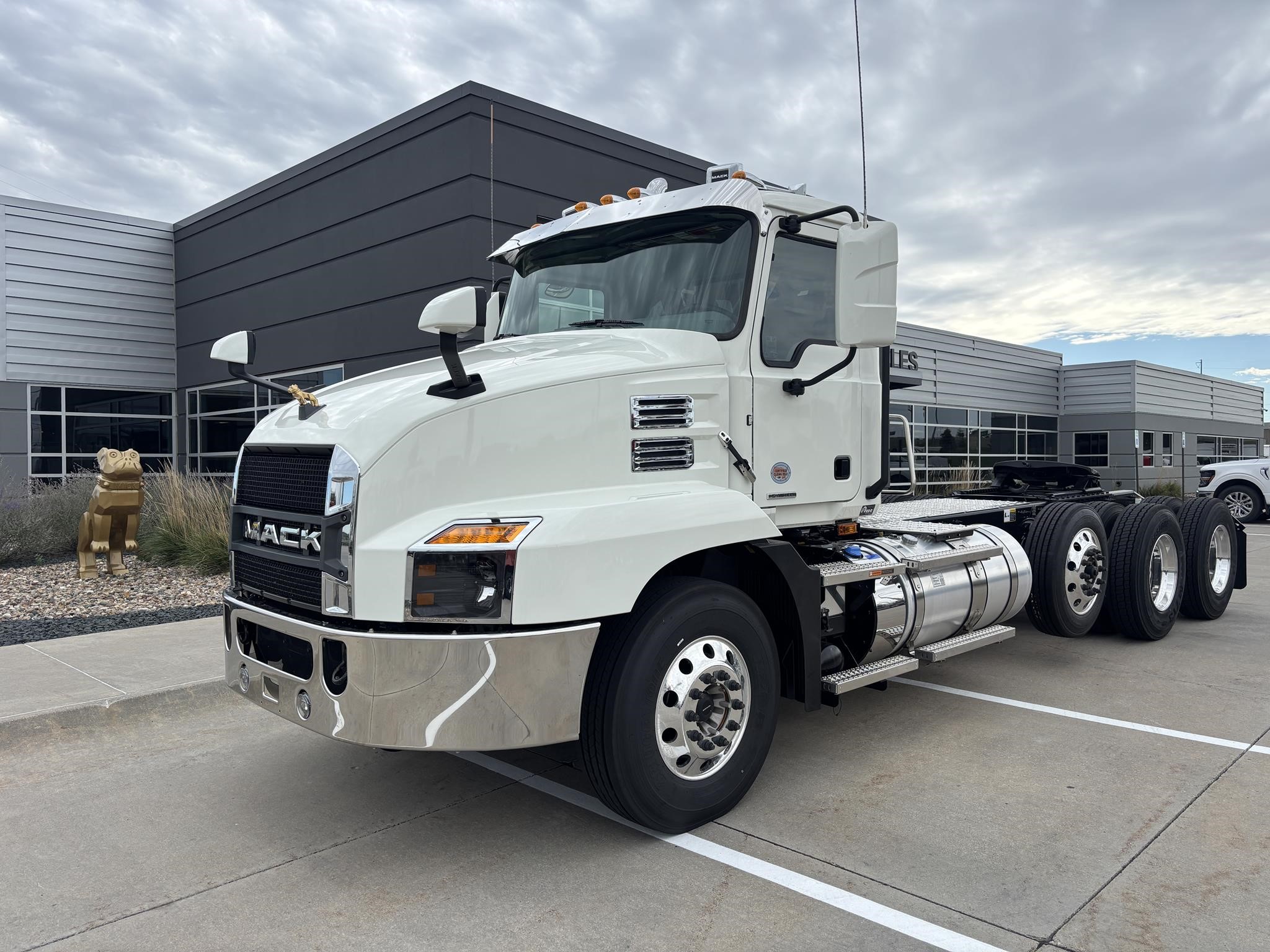 2026 MACK ANTHEM 84T 2026 MACK ANTHEM 84T - image 1 of 6
