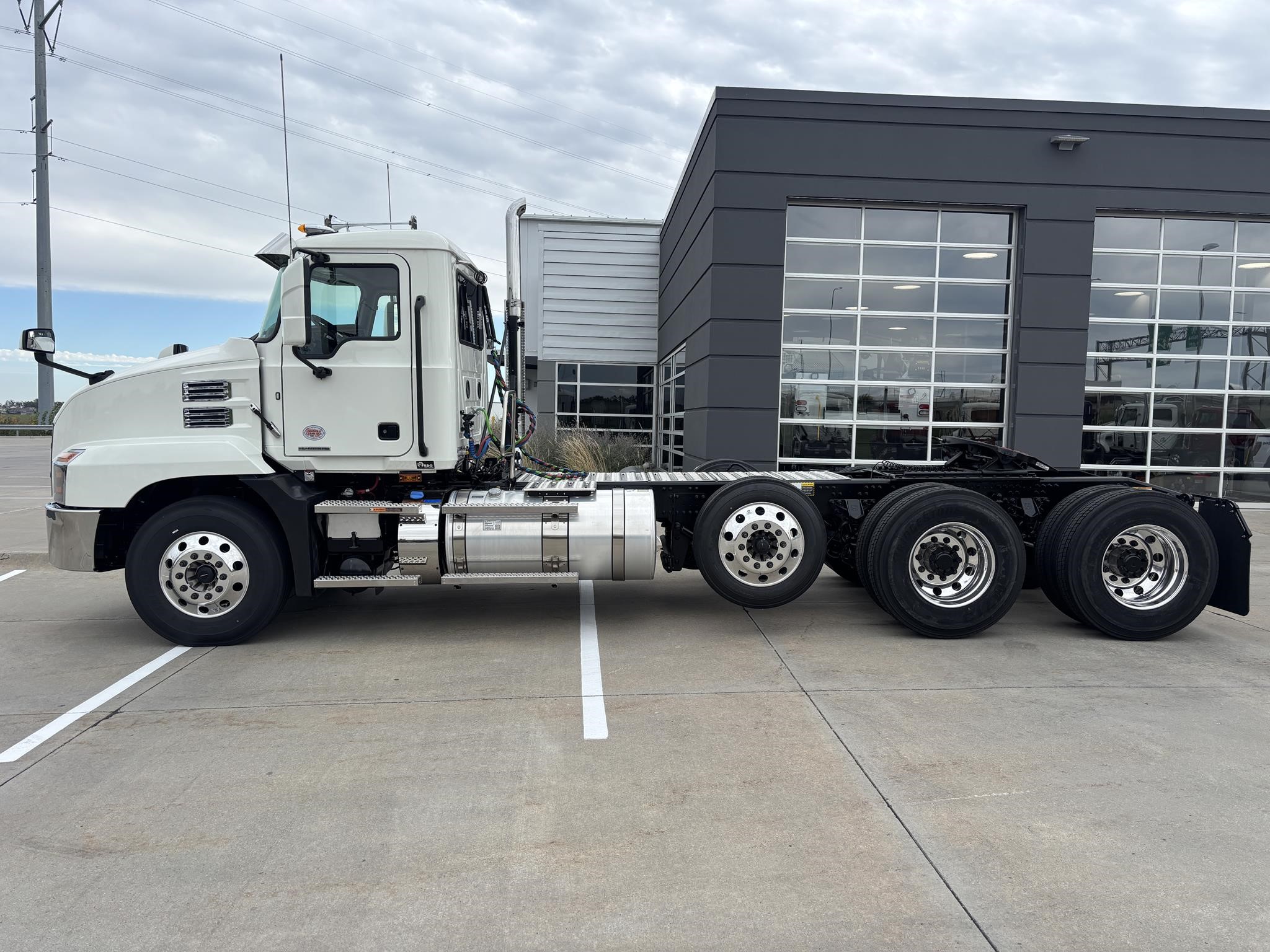 2026 MACK ANTHEM 84T 2026 MACK ANTHEM 84T - image 2 of 6