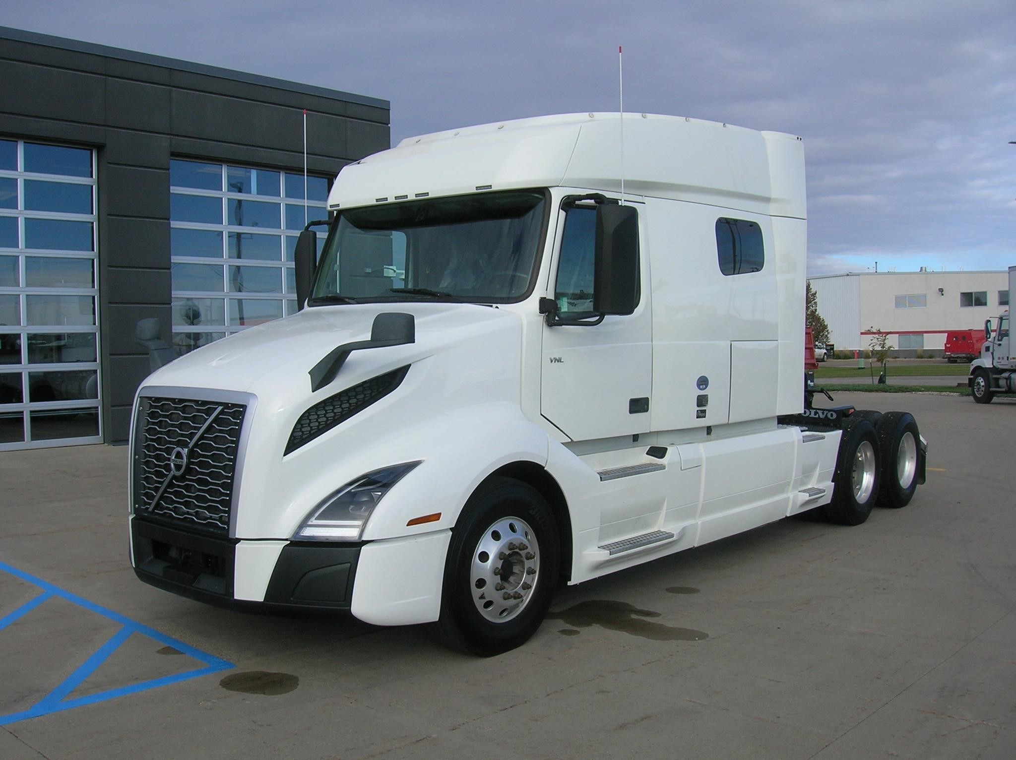 2019 VOLVO VNL64T740 2019 VOLVO VNL64T740 - image 1 of 6