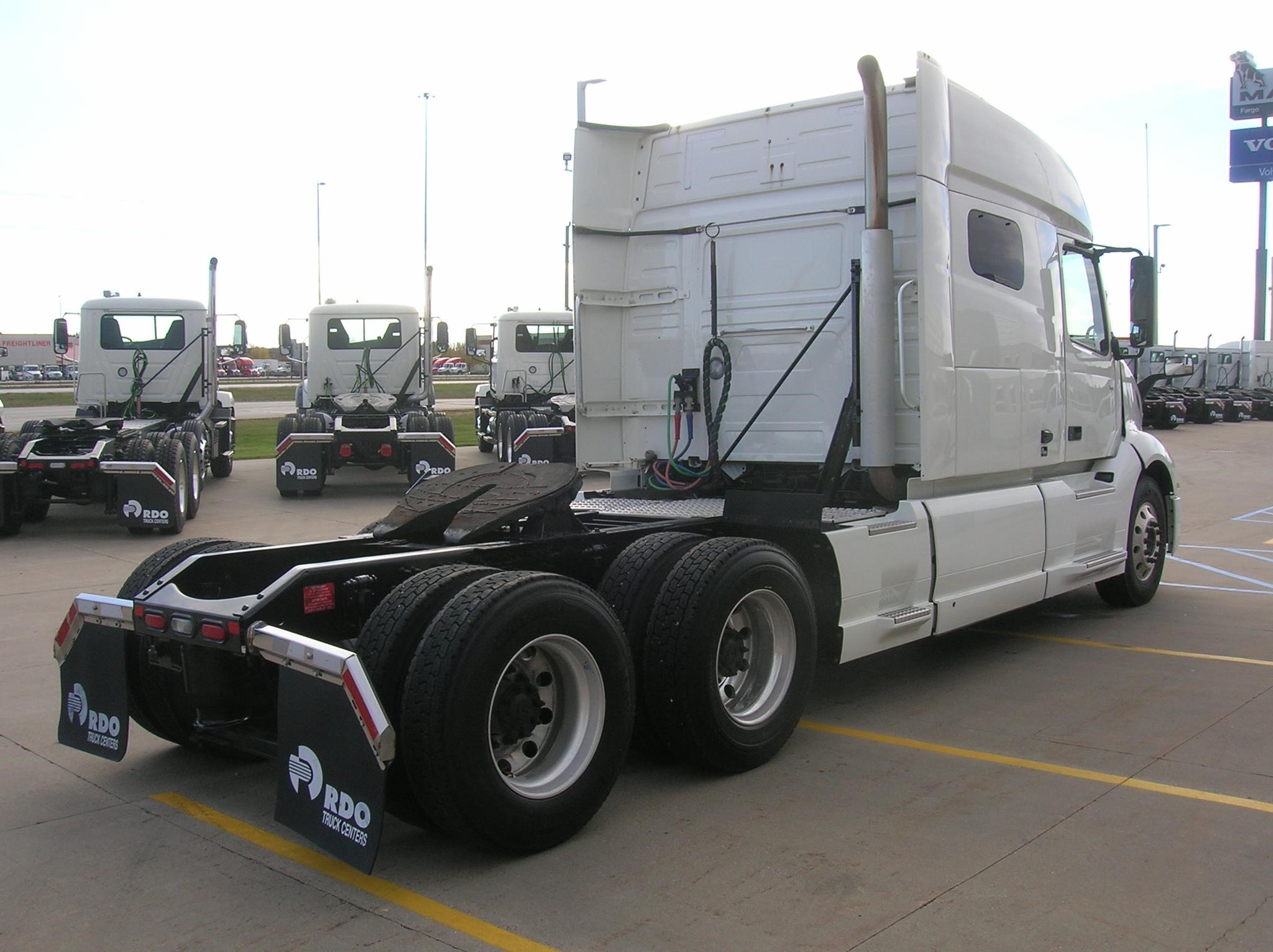2019 VOLVO VNL64T740 2019 VOLVO VNL64T740 - image 5 of 6