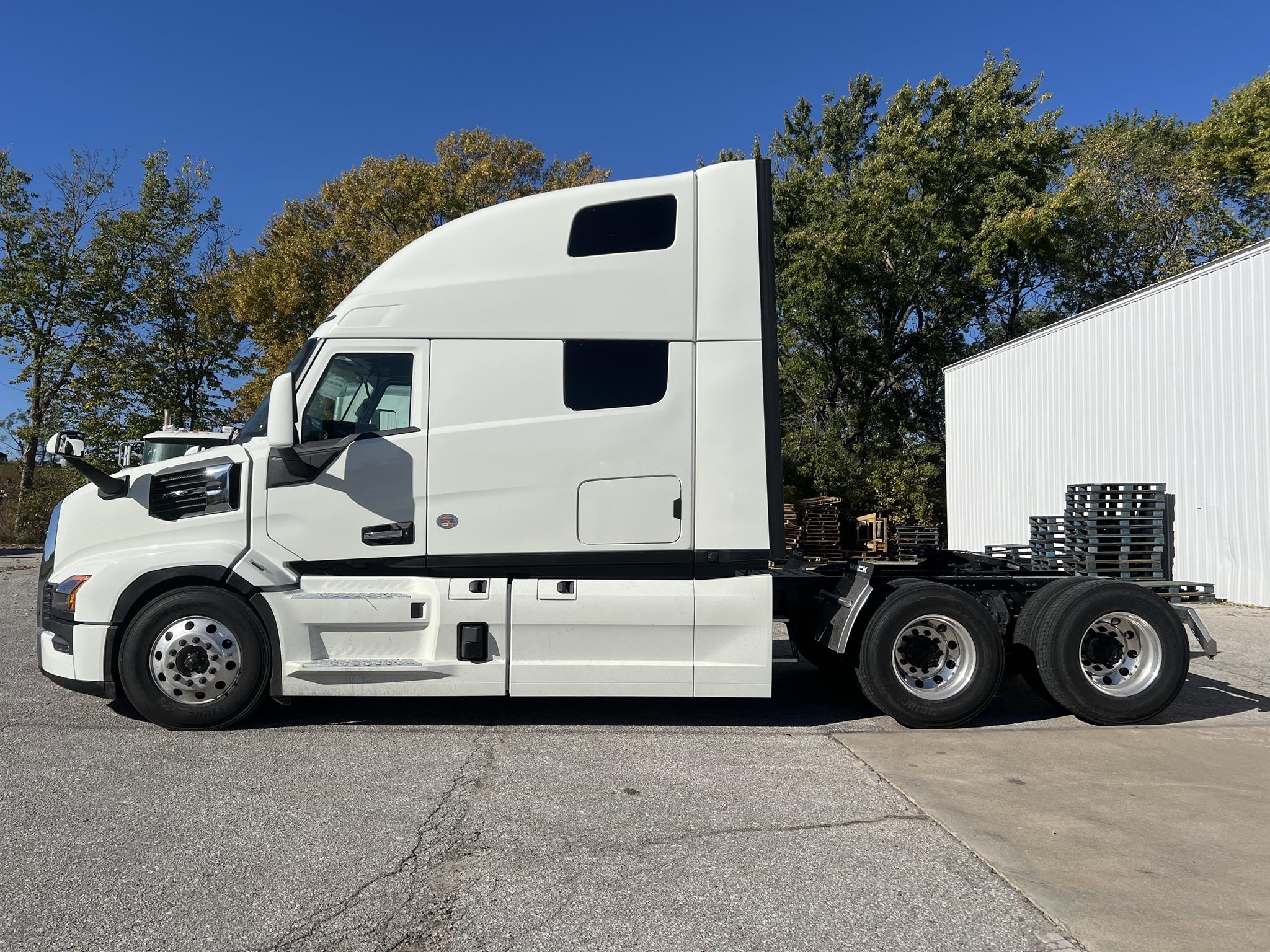 2026 MACK PIONEER 64T 2026 MACK PIONEER 64T - image 2 of 6