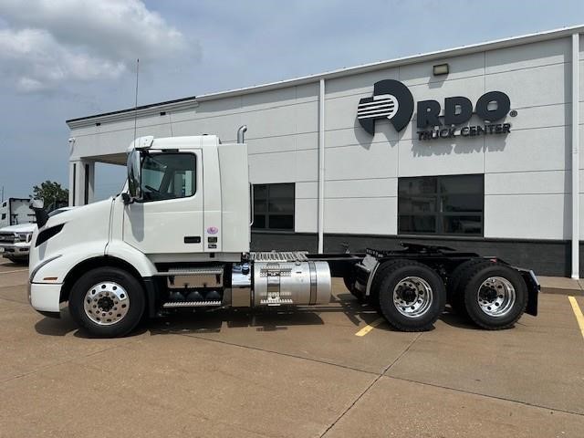 2026 VOLVO VNR64T300 2026 VOLVO VNR64T300 - image 5 of 6