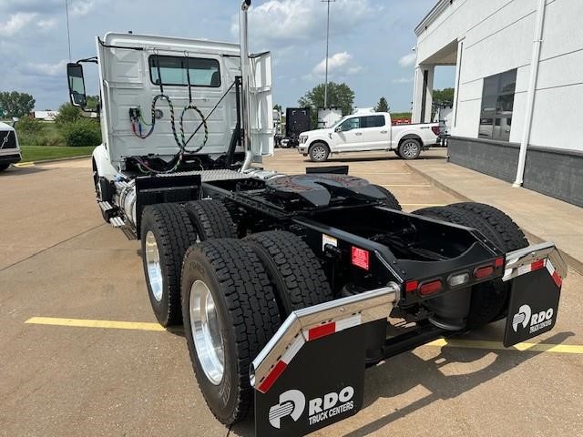 2026 VOLVO VNR64T300 2026 VOLVO VNR64T300 - image 4 of 6