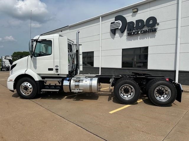 2026 VOLVO VNR64T300 2026 VOLVO VNR64T300 - image 5 of 6