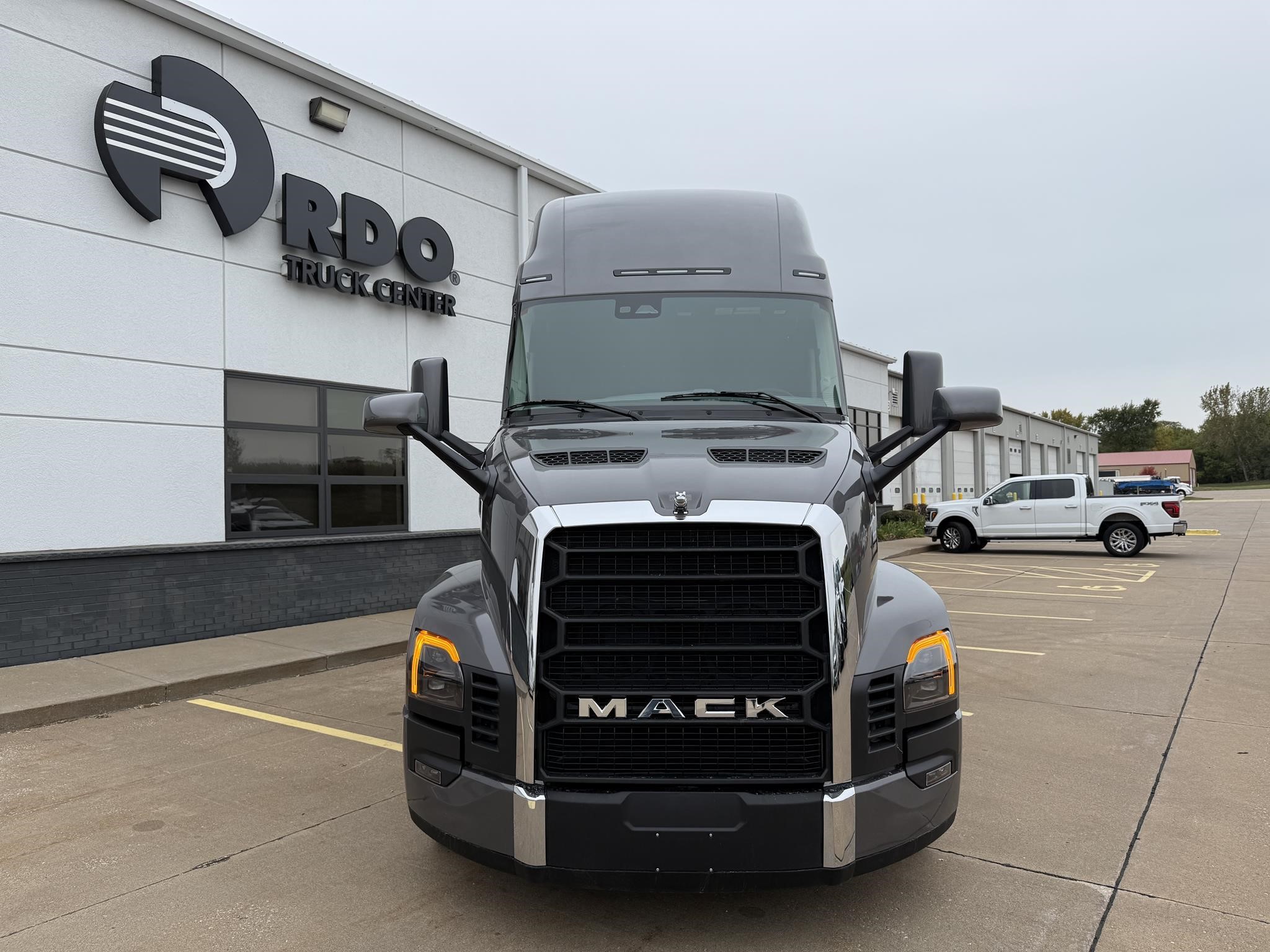 2026 MACK PIONEER 64T 2026 MACK PIONEER 64T - image 2 of 6