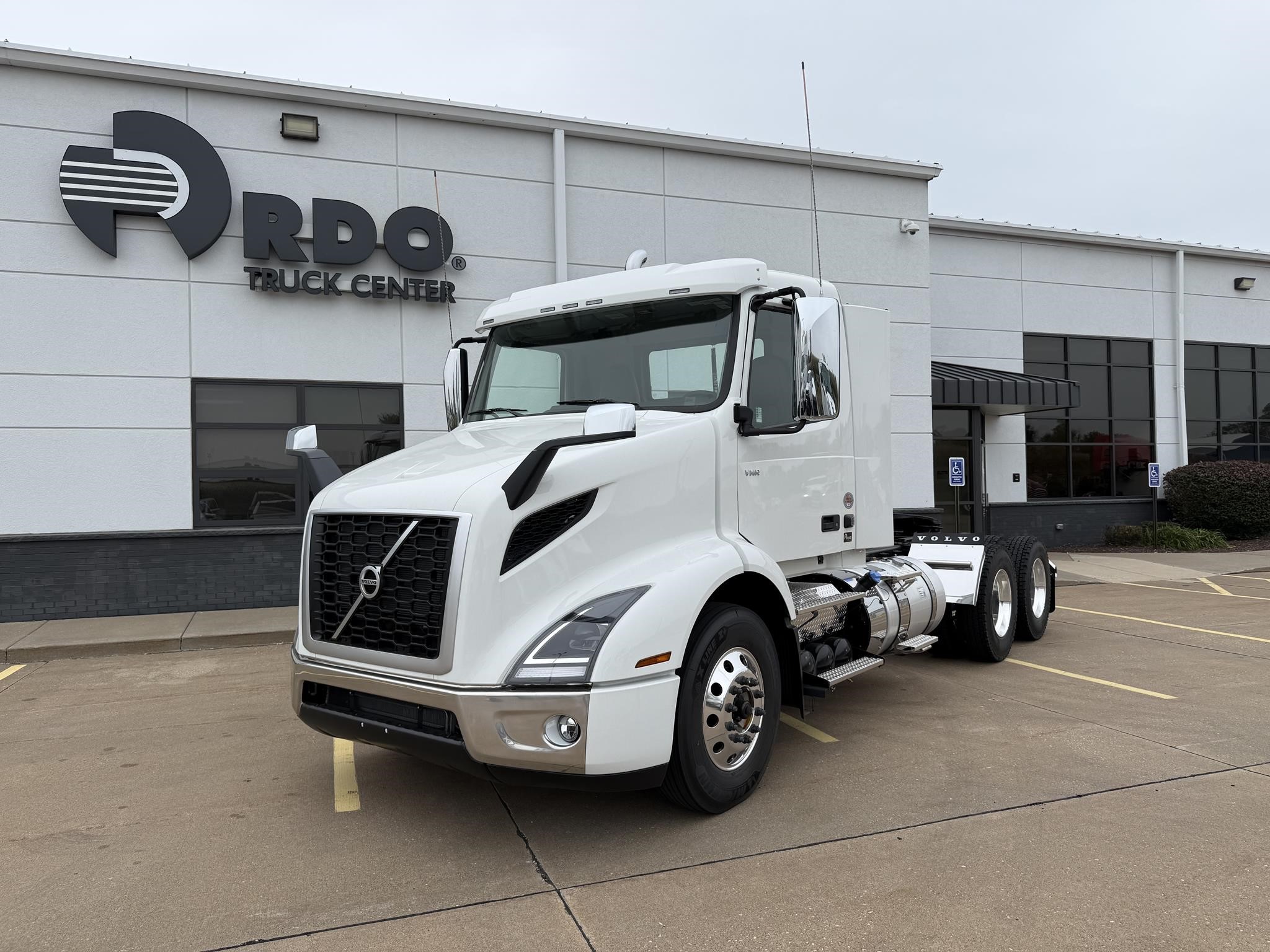 2026 VOLVO VNR64T300 2026 VOLVO VNR64T300 - image 1 of 6