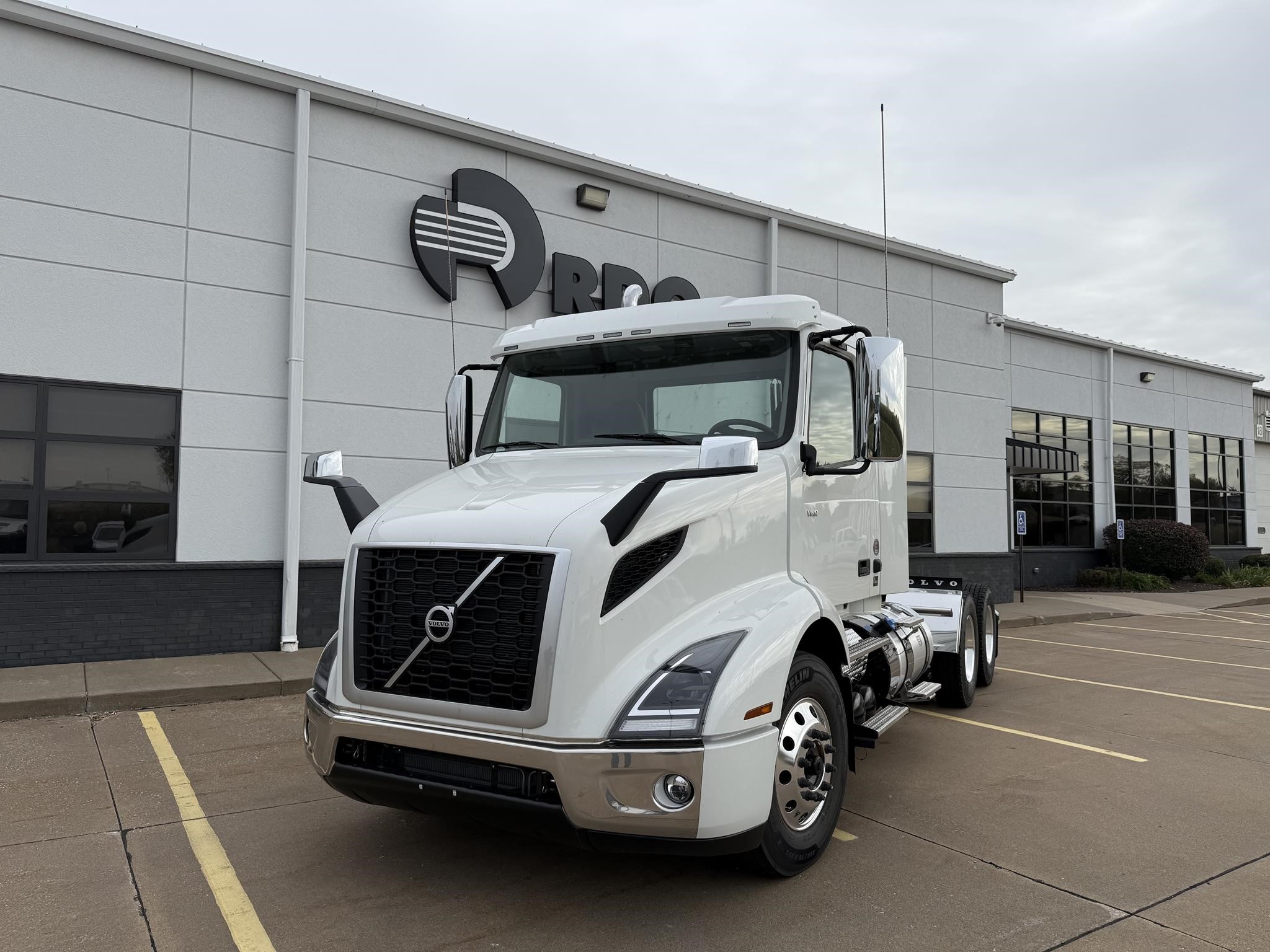2026 VOLVO VNR64T300 2026 VOLVO VNR64T300 - image 1 of 6