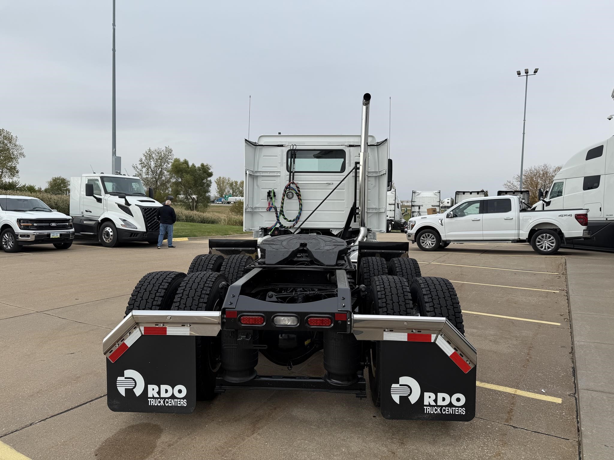 2026 VOLVO VNR64T300 2026 VOLVO VNR64T300 - image 5 of 6