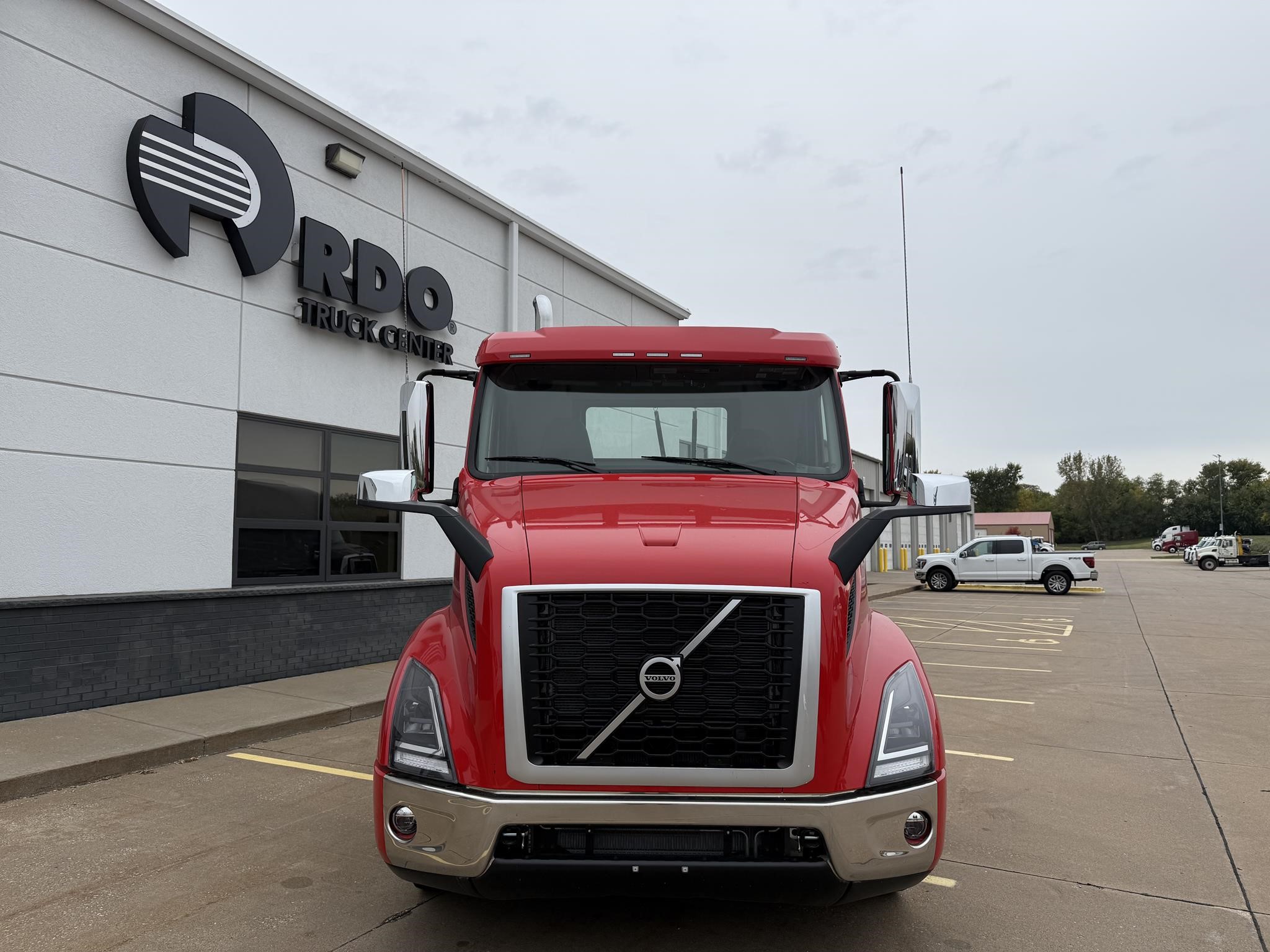 2026 VOLVO VNR64T300 2026 VOLVO VNR64T300 - image 2 of 6