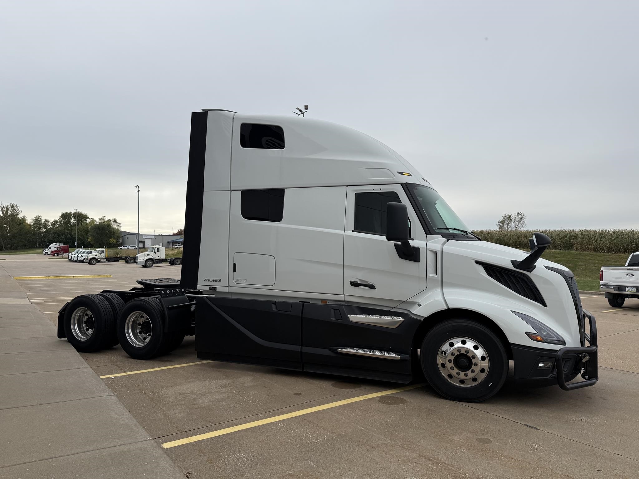 2026 VOLVO VNL64T860 2026 VOLVO VNL64T860 - image 4 of 6