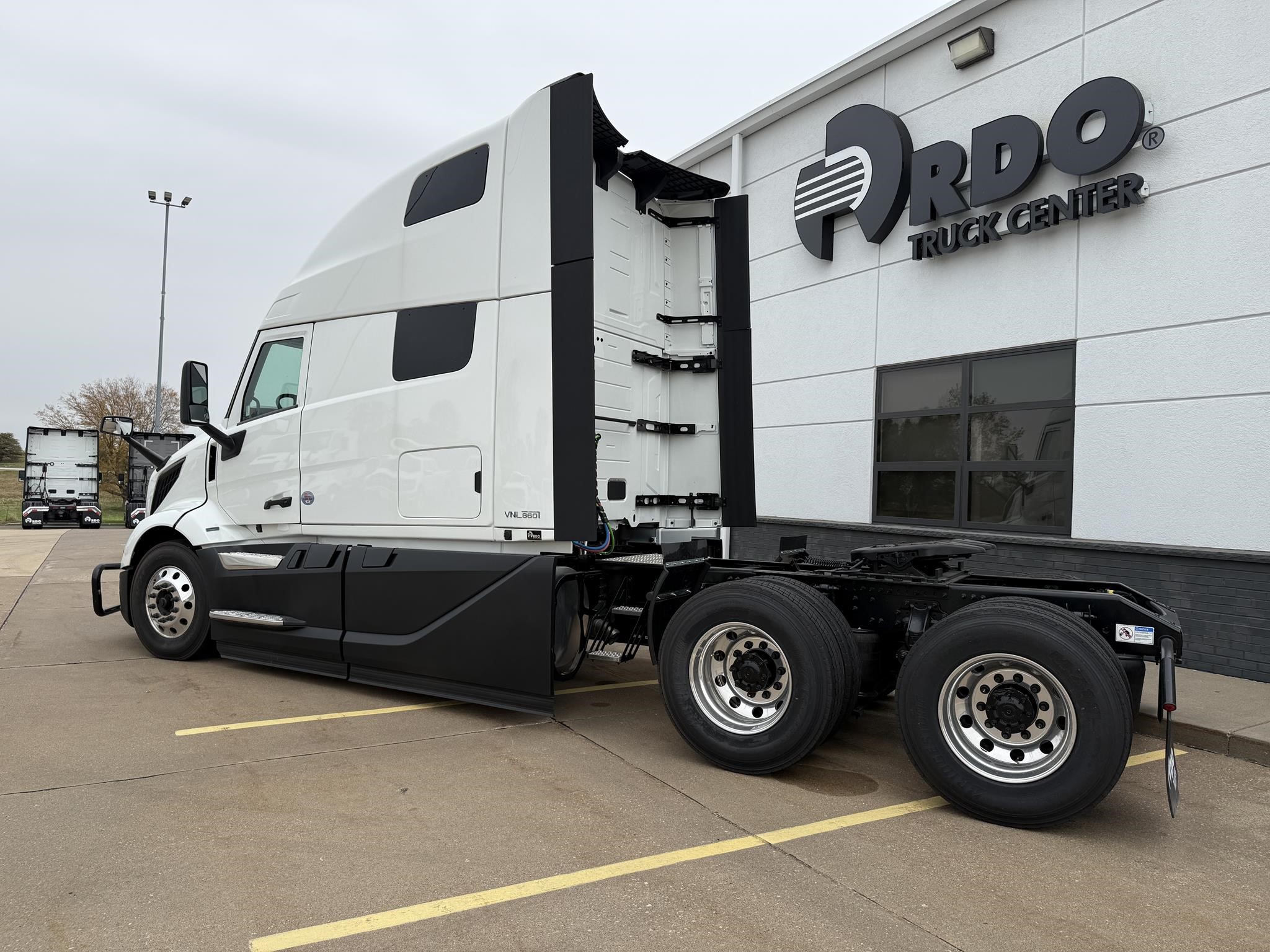 2026 VOLVO VNL64T860 2026 VOLVO VNL64T860 - image 6 of 6