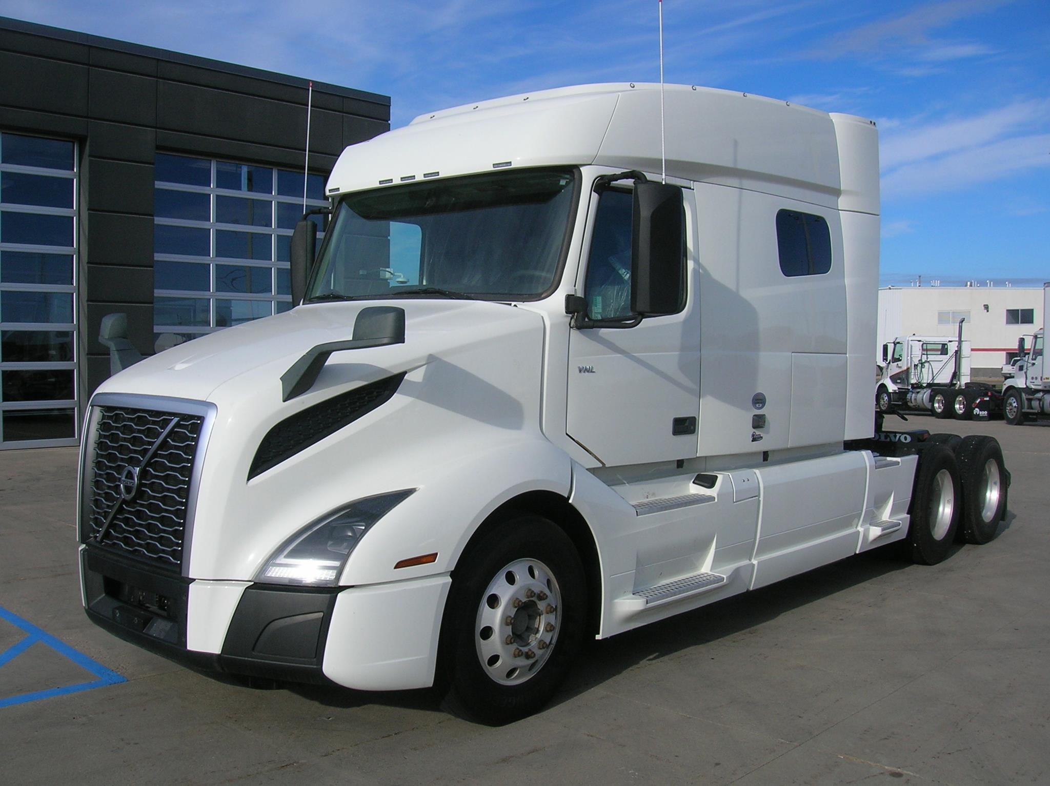 2019 VOLVO VNL64T740 2019 VOLVO VNL64T740 - image 1 of 6