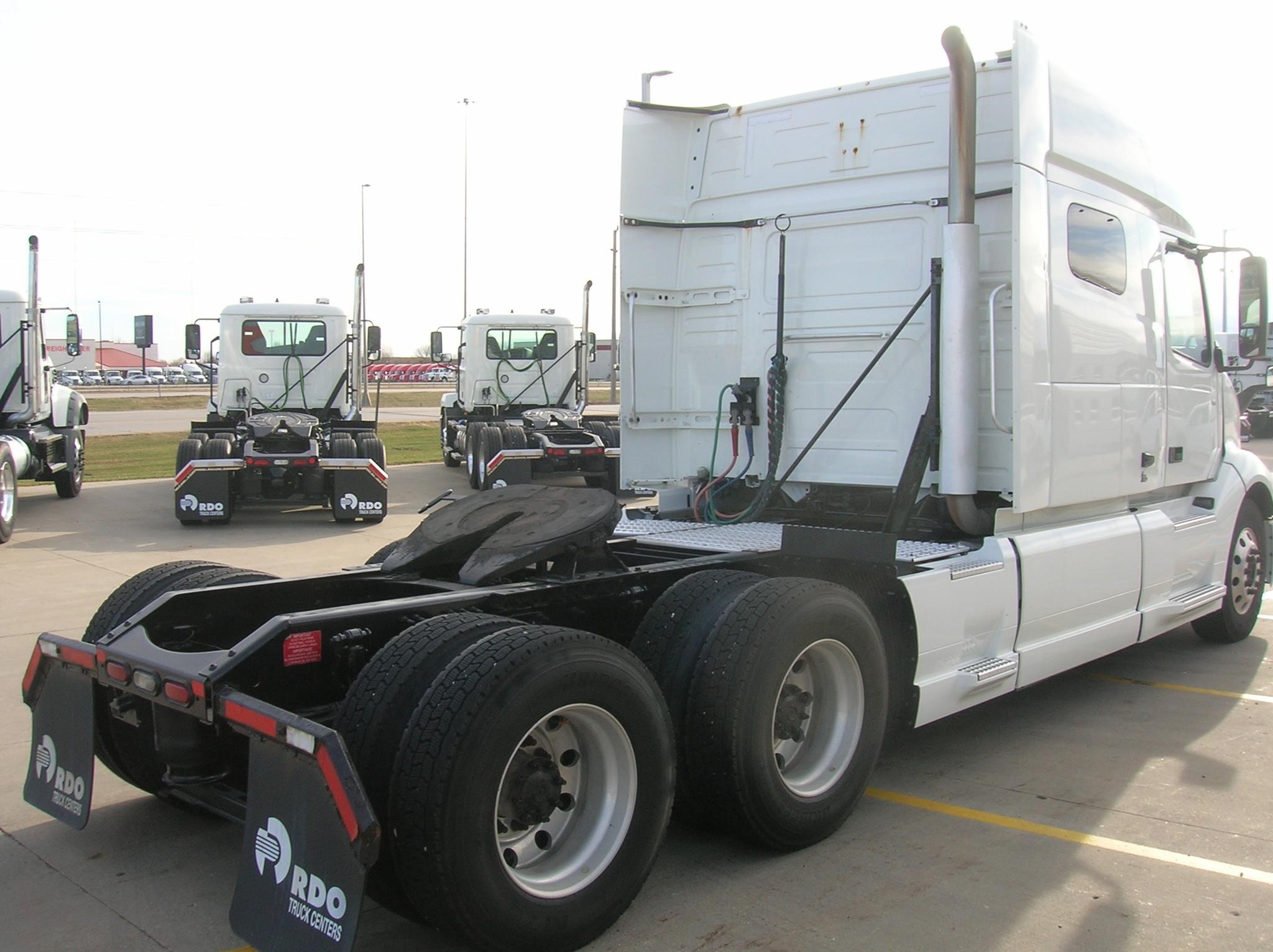 2019 VOLVO VNL64T740 2019 VOLVO VNL64T740 - image 5 of 6