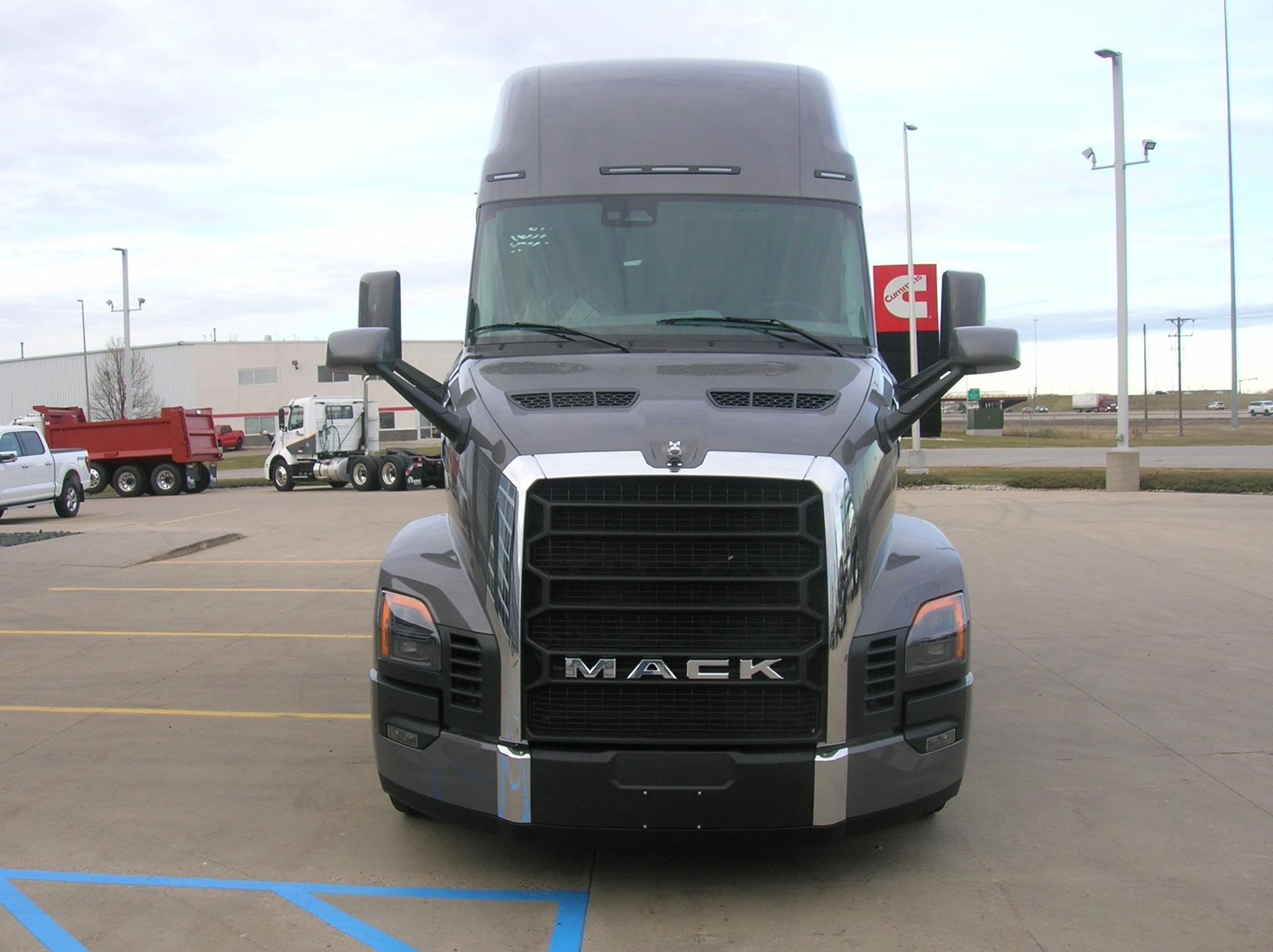 2026 MACK PIONEER 64T 2026 MACK PIONEER 64T - image 2 of 6