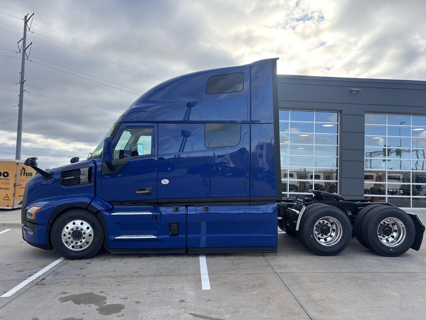 2026 MACK PIONEER 64T 2026 MACK PIONEER 64T - image 2 of 6