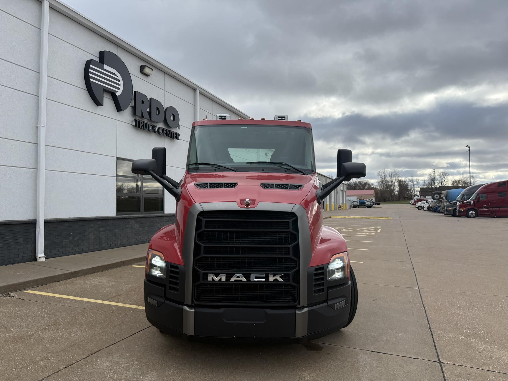 2026 MACK PIONEER 64T 2026 MACK PIONEER 64T - image 2 of 6