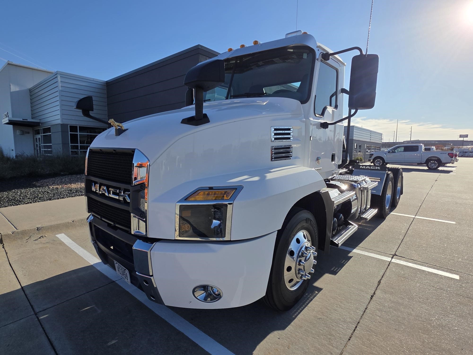 2023 MACK ANTHEM 64T - image 1 of 6