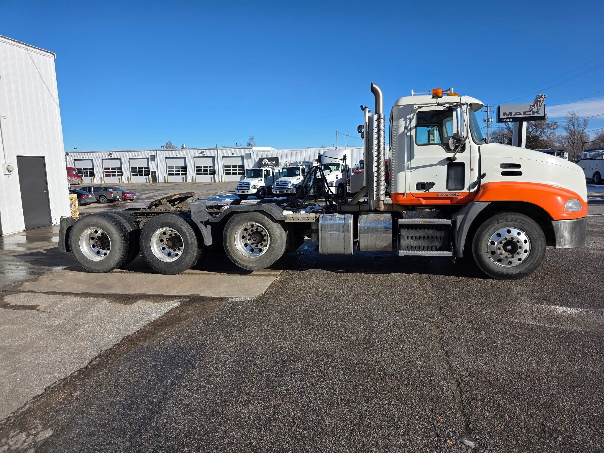 2013 MACK PINNACLE CXU613 - image 6 of 6