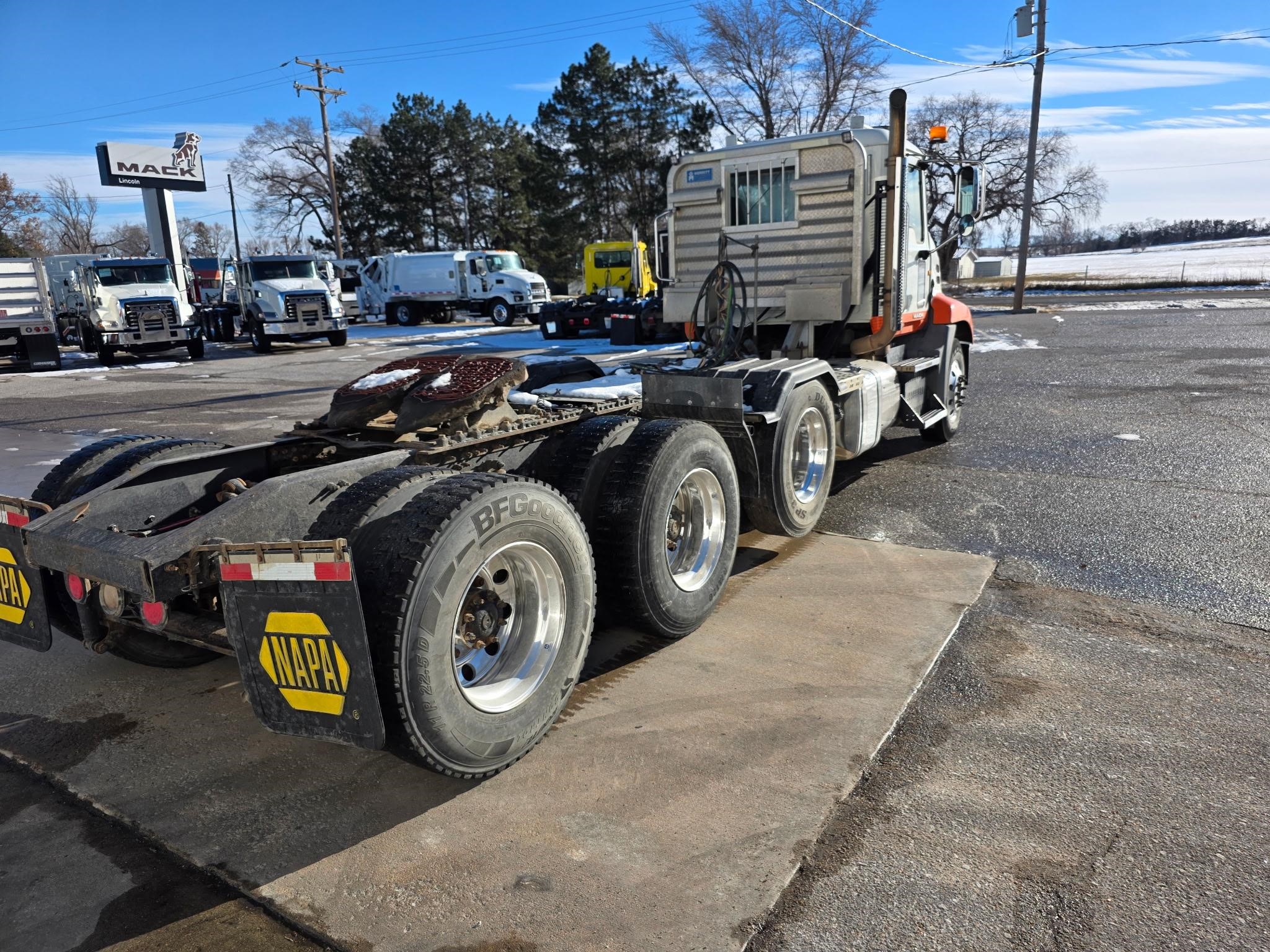 2013 MACK PINNACLE CXU613 - image 5 of 6