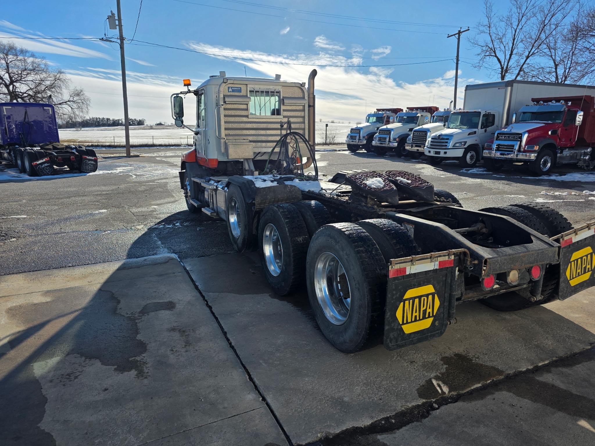 2013 MACK PINNACLE CXU613 - image 3 of 6