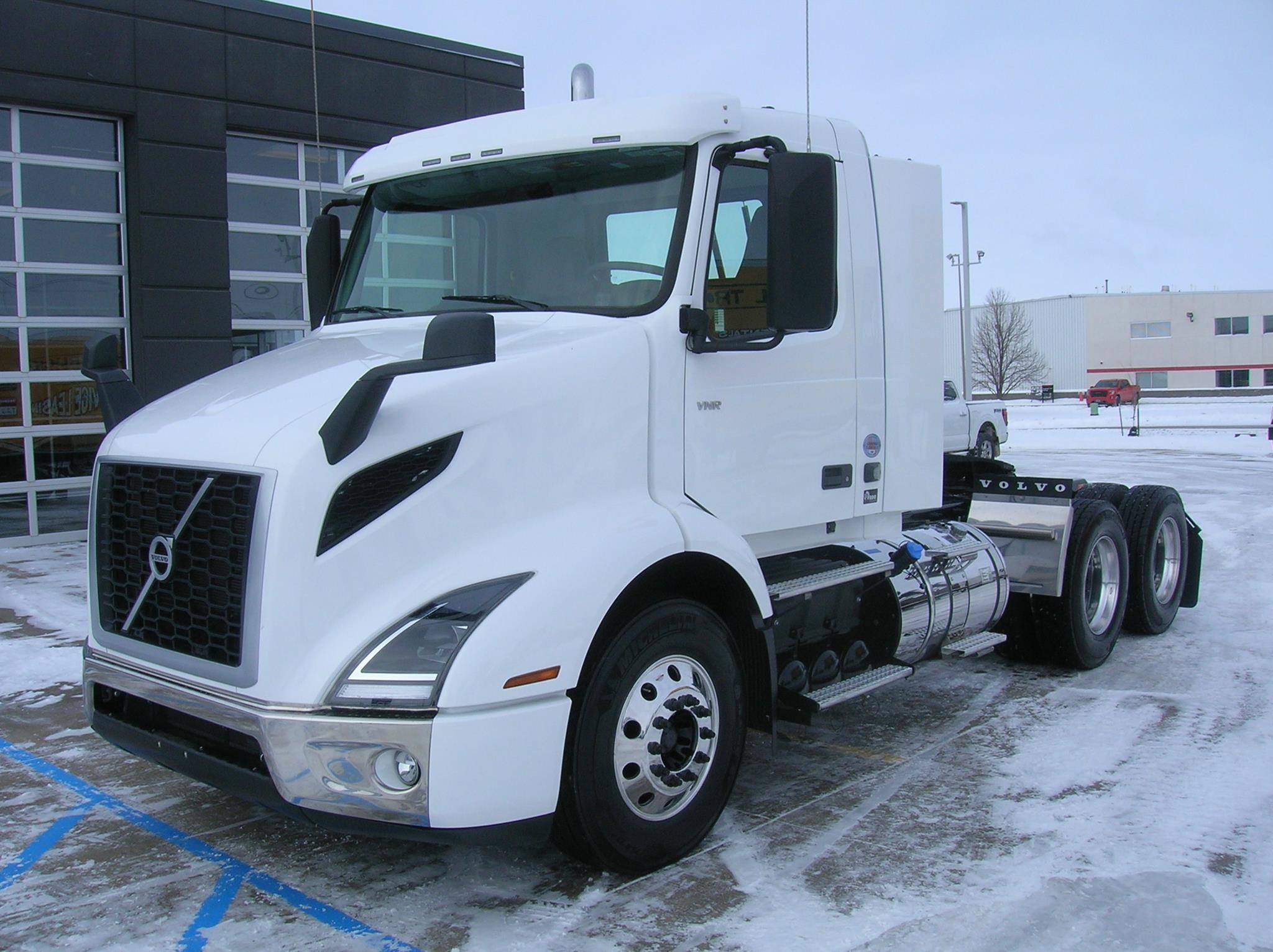 2025 VOLVO VNR64T300 - image 1 of 6