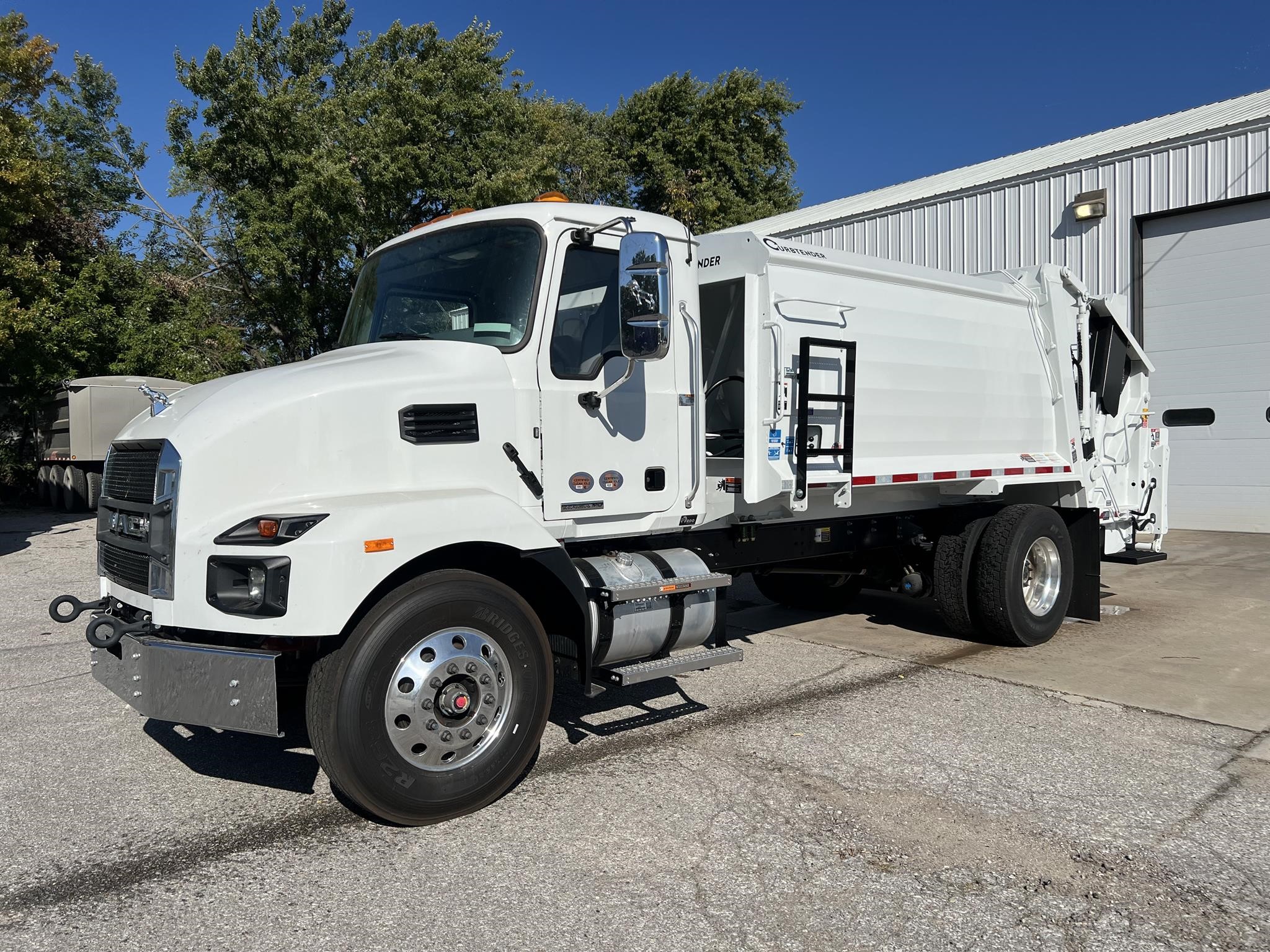 2026 MACK MD6 - image 1 of 6