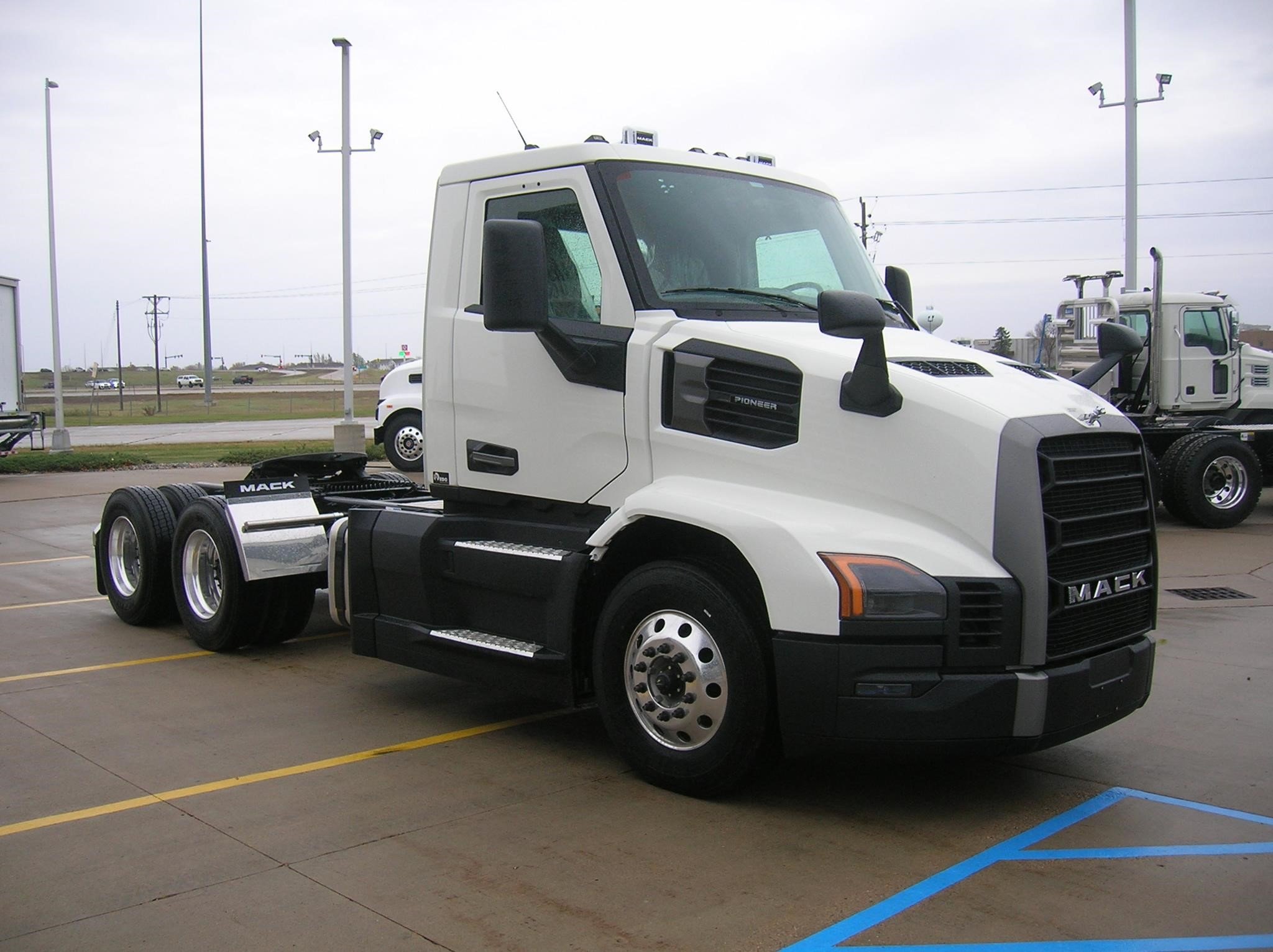 2026 MACK PIONEER 64T - image 3 of 6