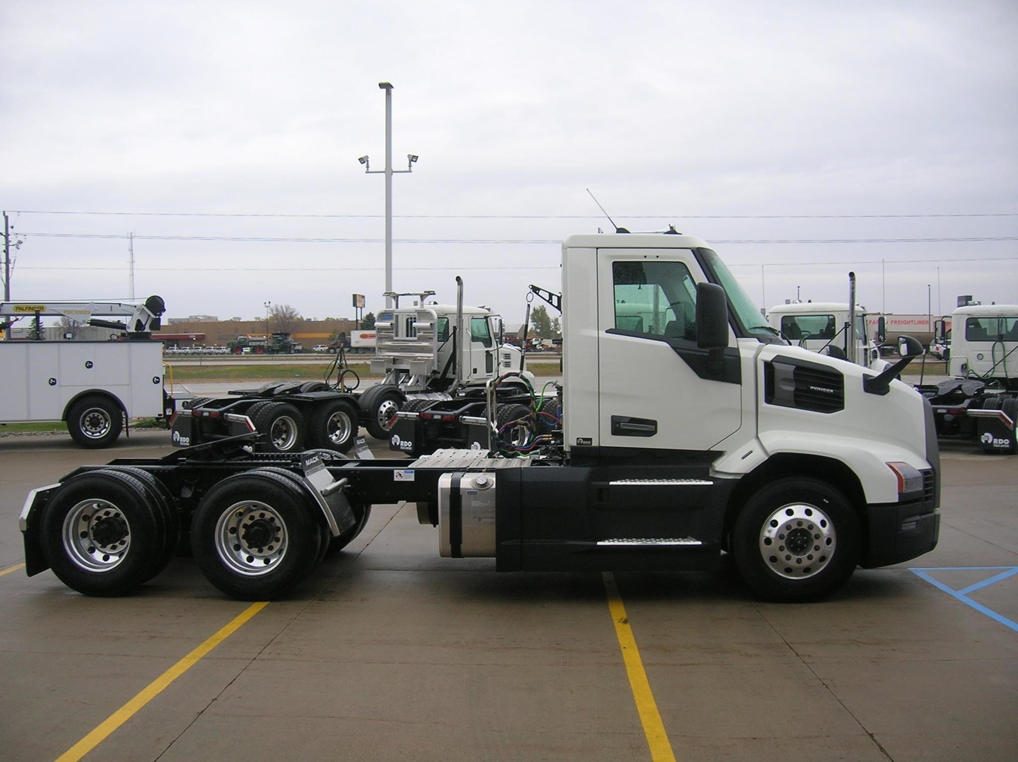 2026 MACK PIONEER 64T - image 4 of 6
