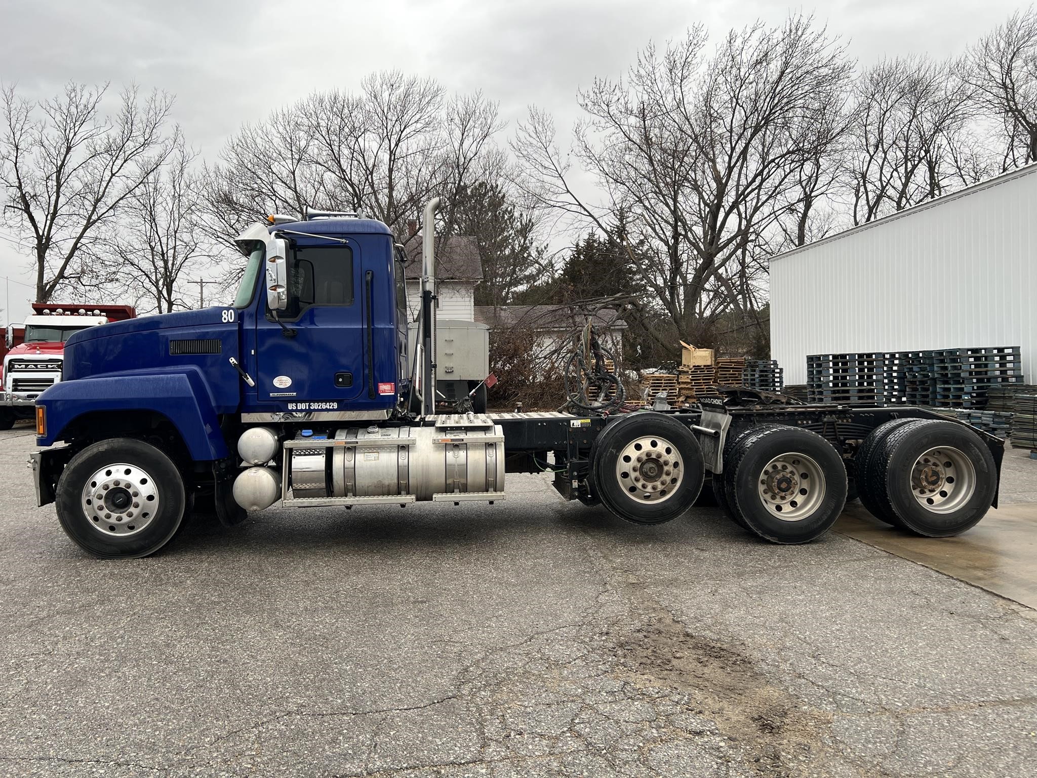 2024 MACK PINNACLE 64T - image 2 of 6