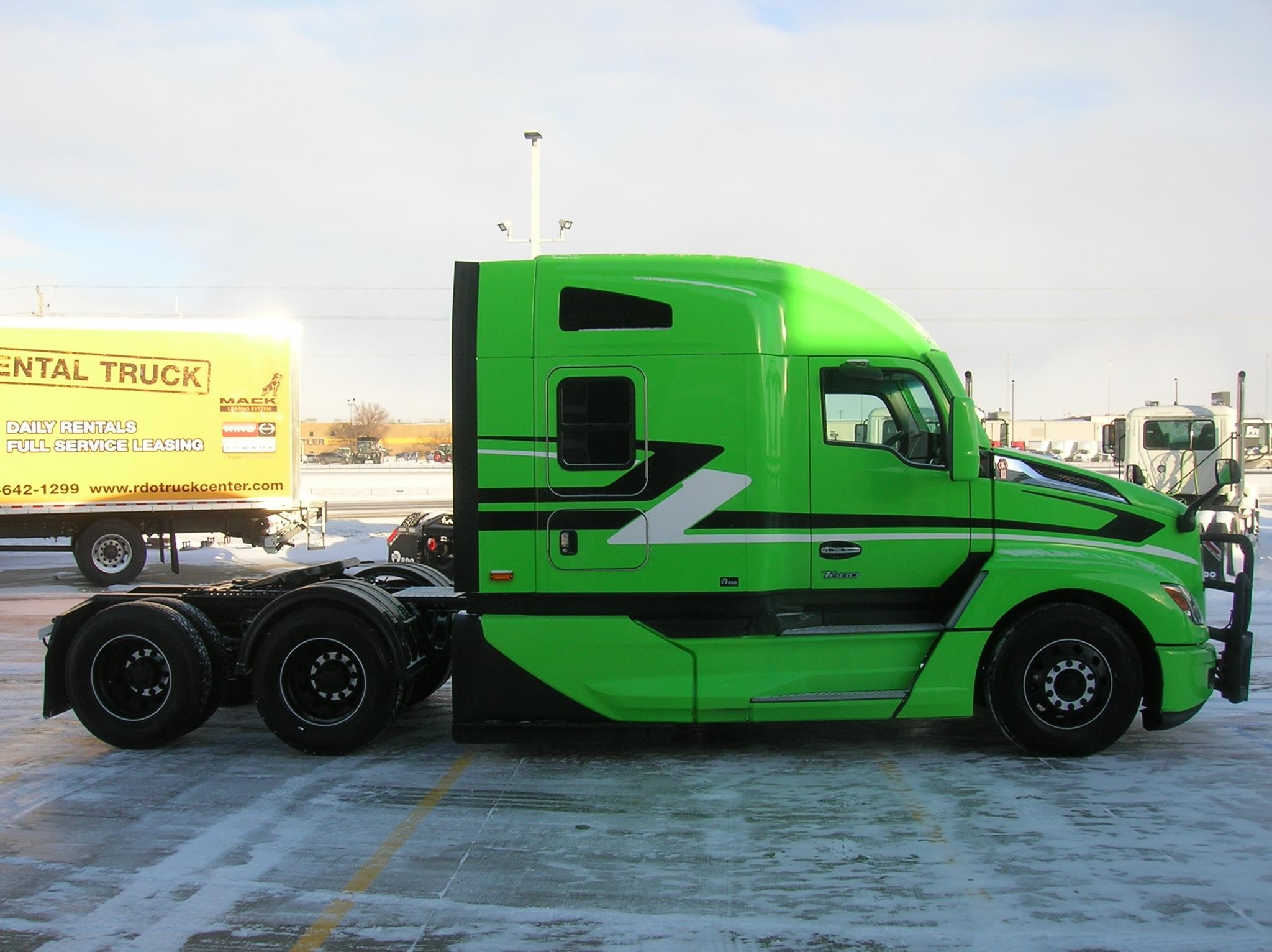 2022 KENWORTH T680 - image 4 of 6