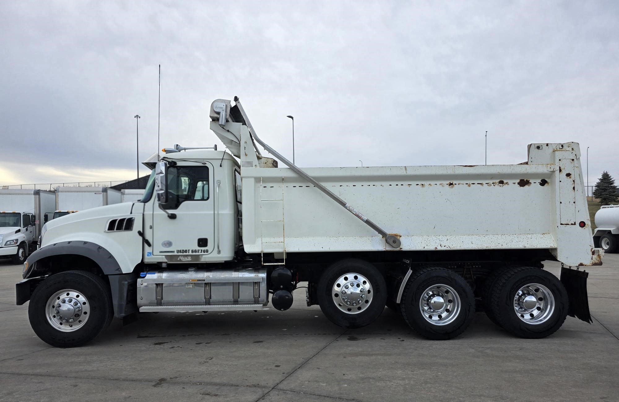 2020 MACK GRANITE 84FR 2020 MACK GRANITE 84FR - image 2 of 6
