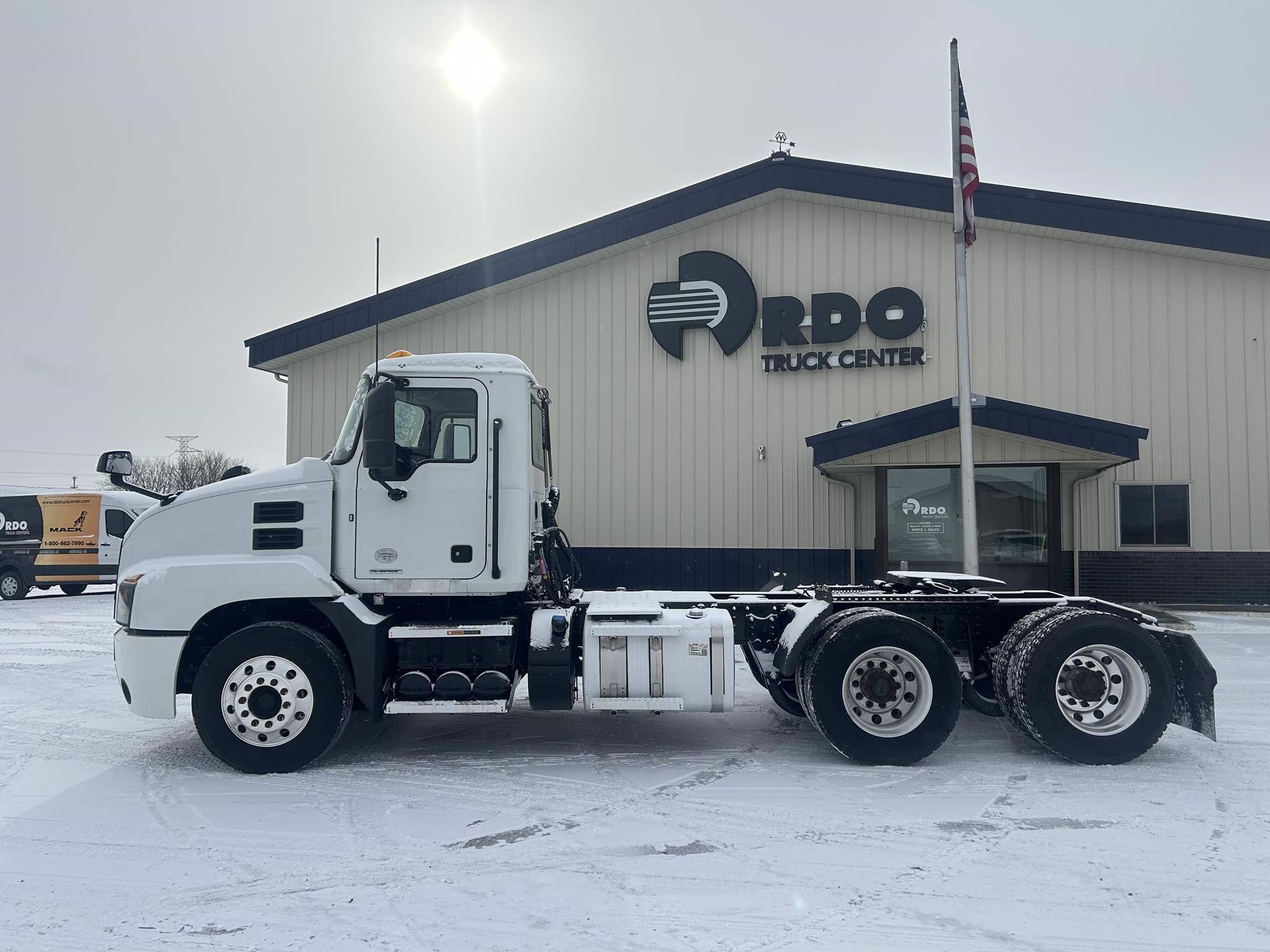 2020 MACK ANTHEM 64T - image 2 of 6