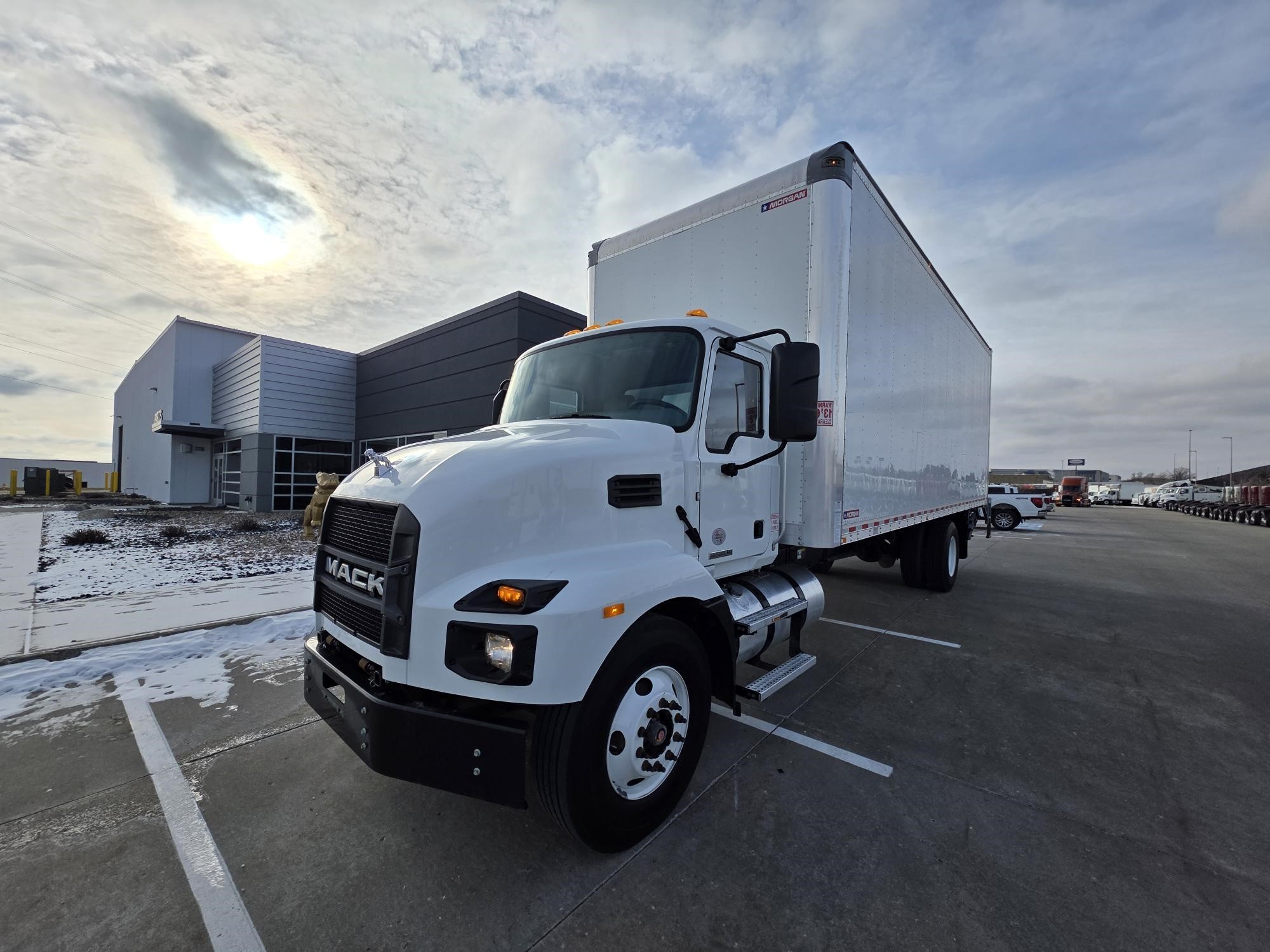 2022 MACK MD6 - image 1 of 6