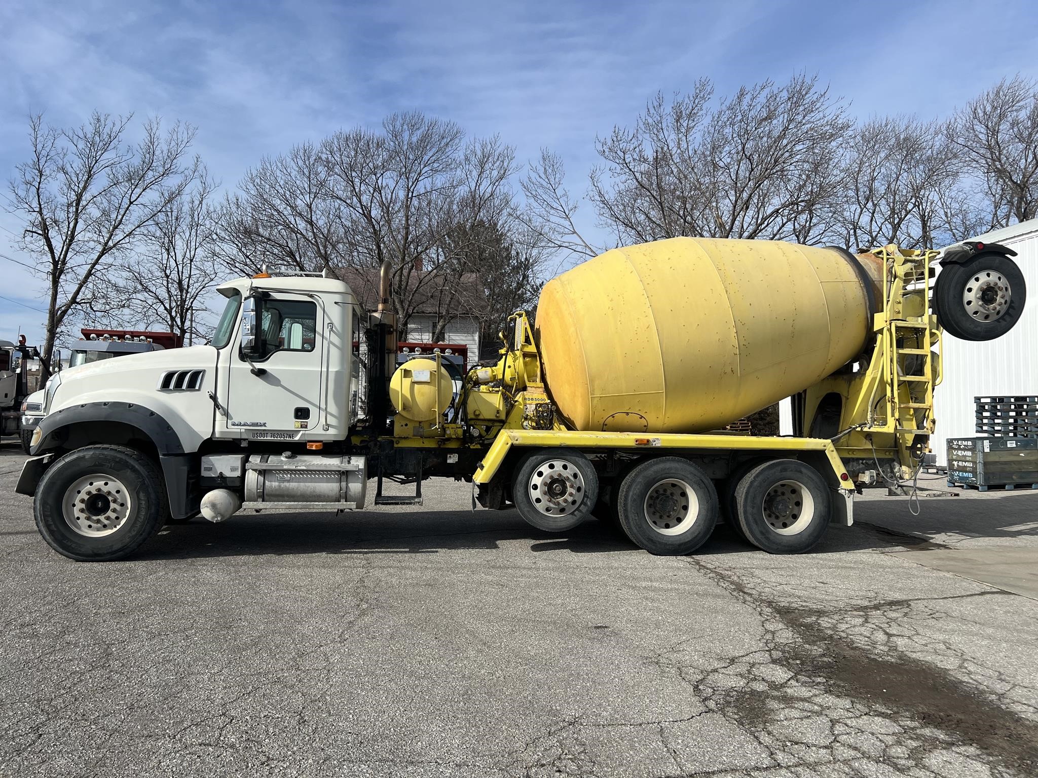 2008 MACK GRANITE GU713 - image 2 of 6