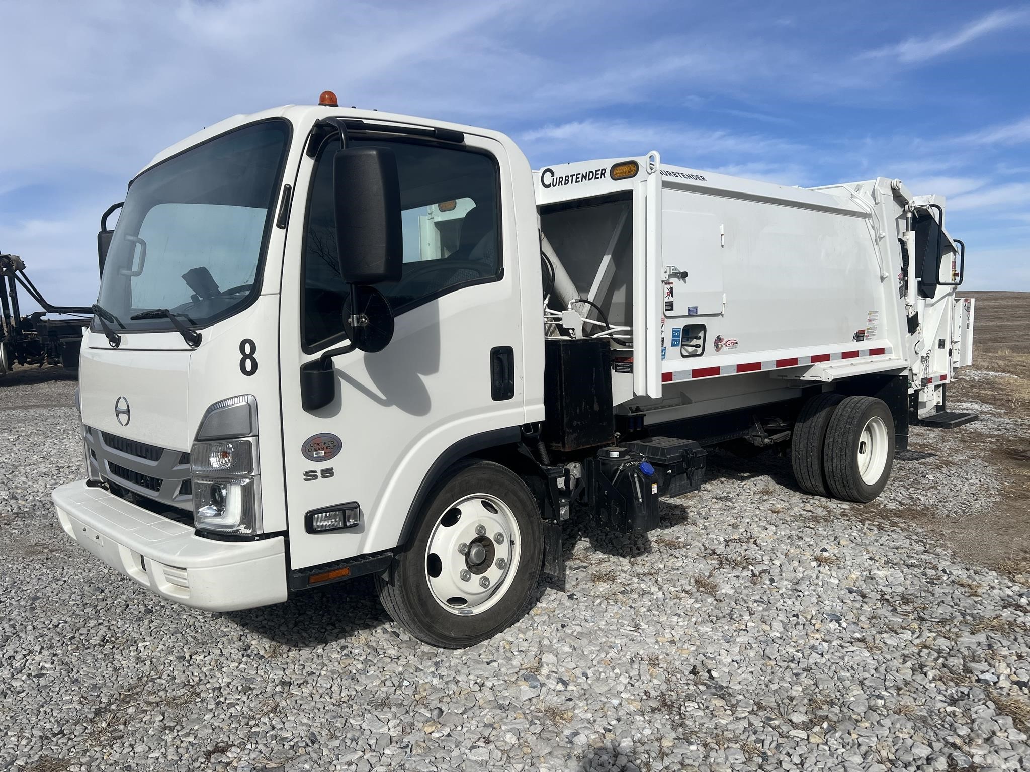 2023 HINO S5 - image 1 of 6