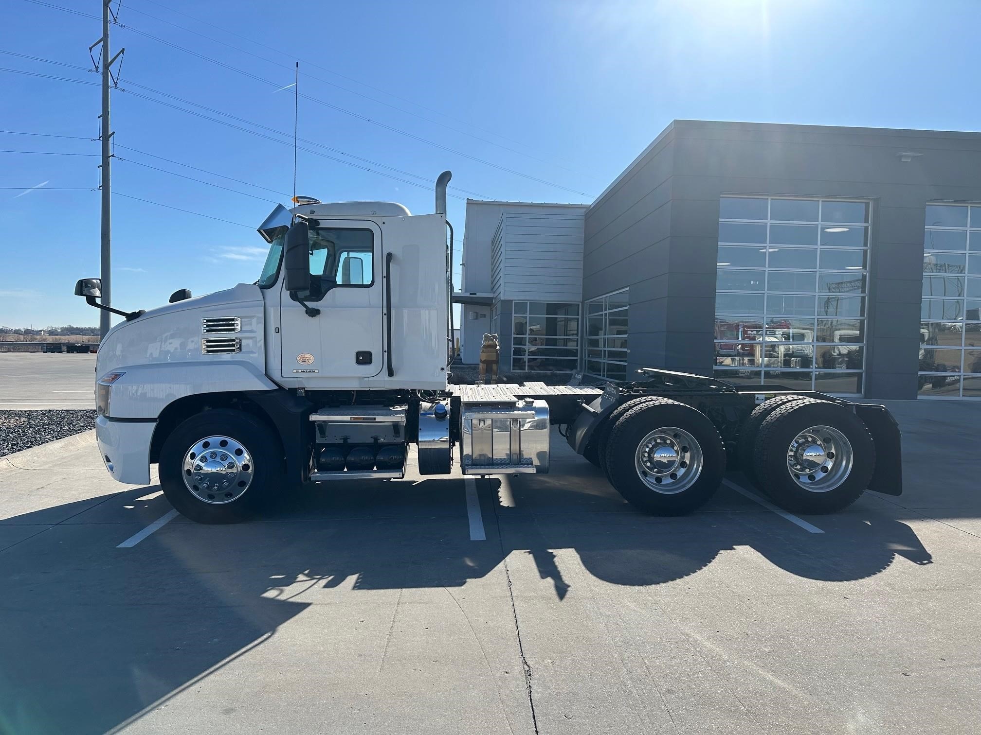 2021 MACK ANTHEM 64T - image 2 of 6